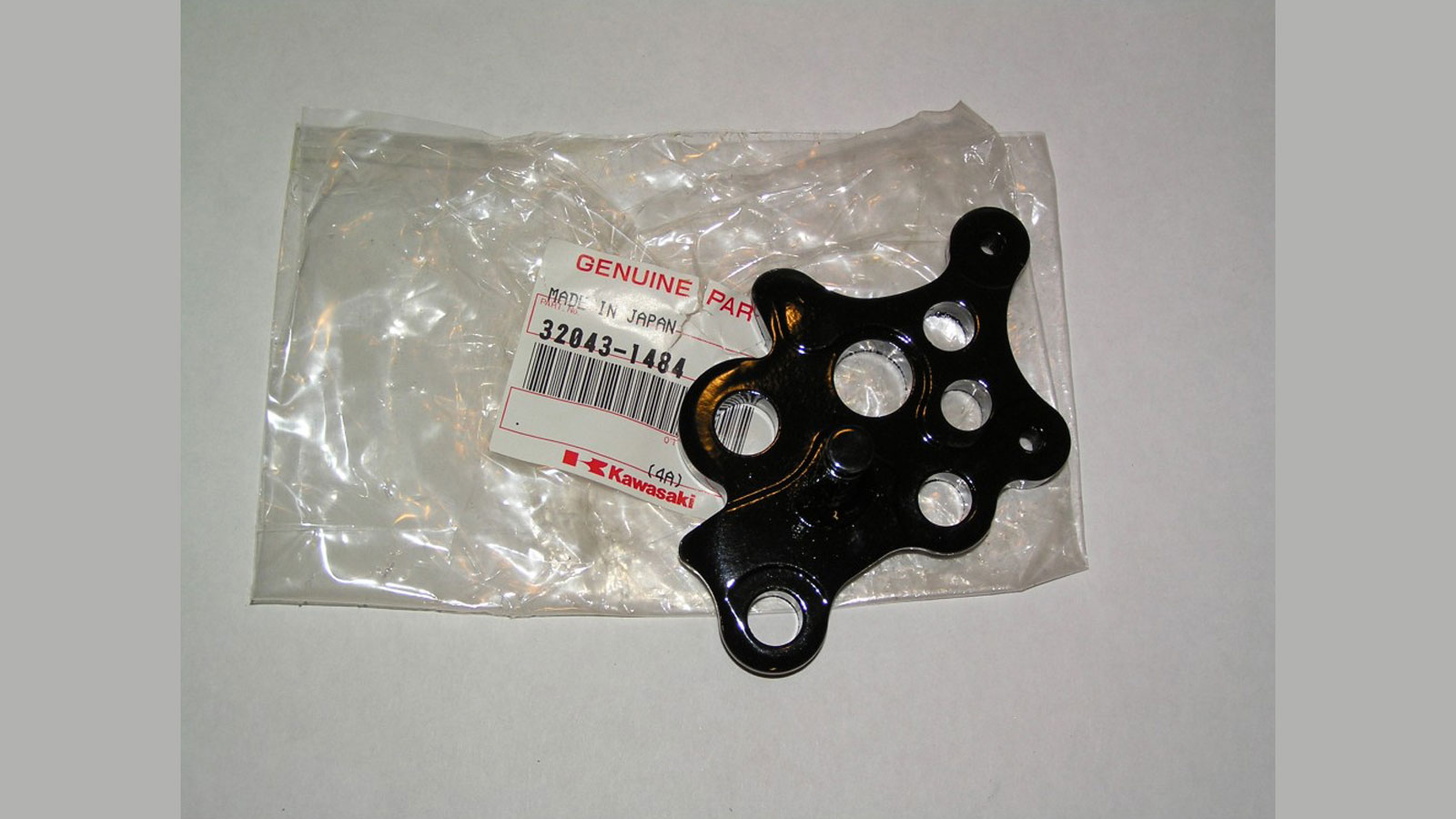 Αυτή είναι η γνήσια βάση σταντ για Kawasaki ZX-636 και θα την βρεις στην CrossoverParts.