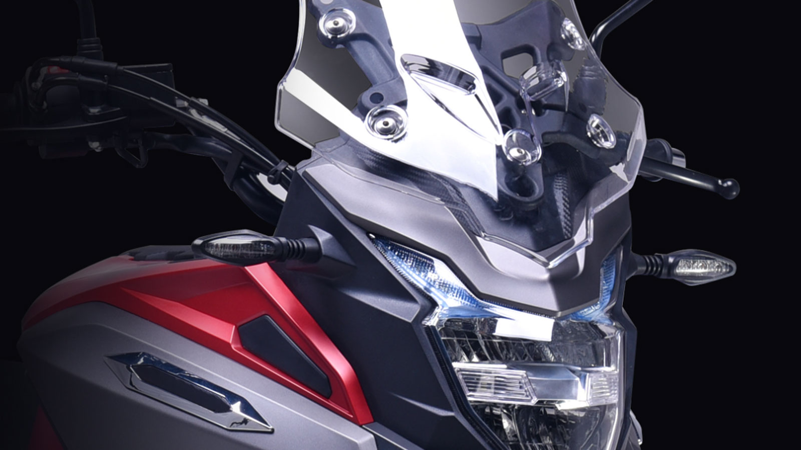 Στον τομέα του εξοπλισμού, το DYMOTO 125 ABS διαθέτει Full-LED φωτιστικά σώματα, ψηφιακή οθόνη πολλαπλών ενδείξεων και ρυθμιζόμενη σε ύψος ζελατίνα.