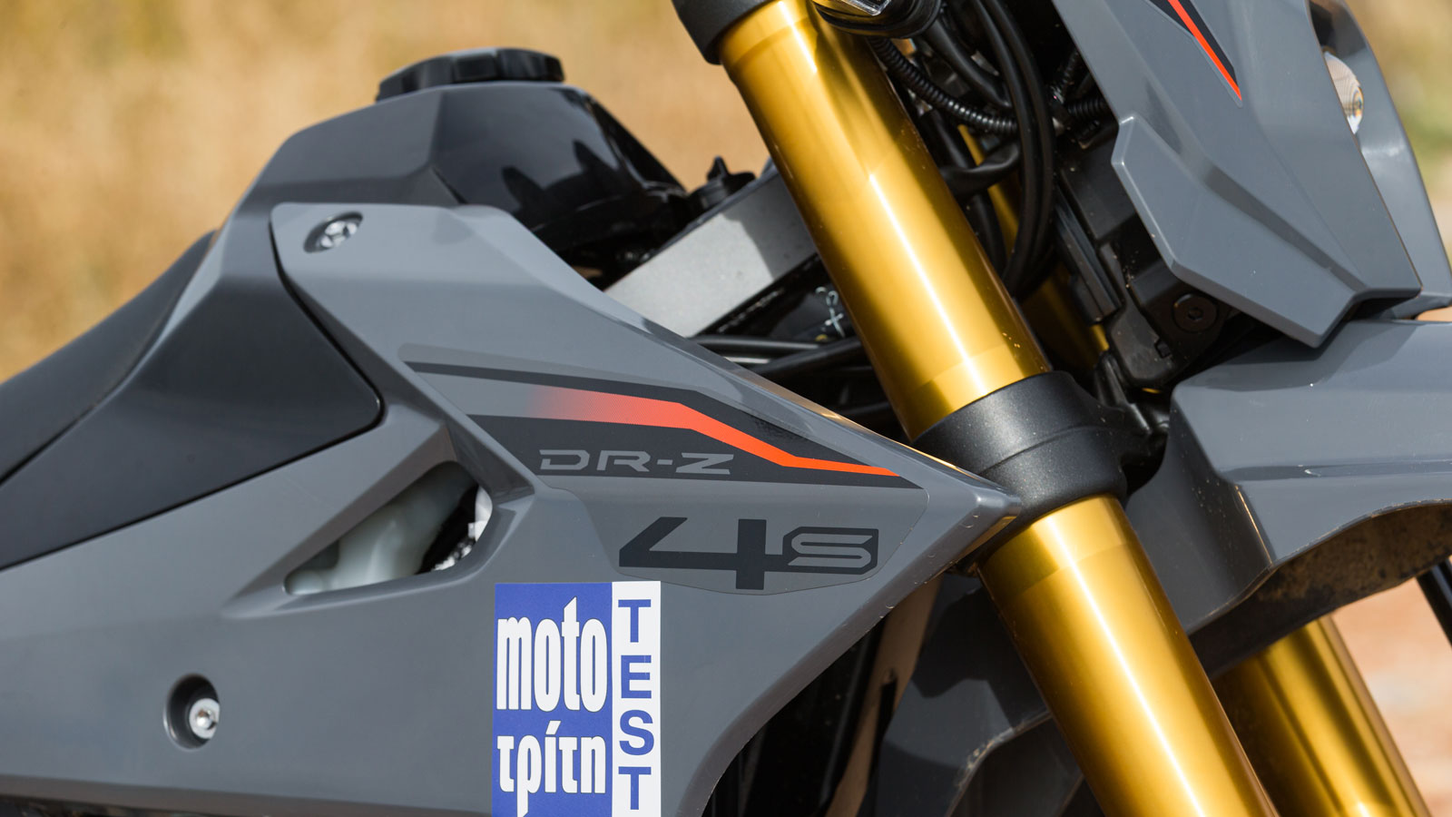 Και στο πλαίσιο η Suzuki ανανέωσε το μοντέλο της παρουσιάζοντας ένα ολοκαίνουργιο ατσάλινο διπλό “twin-spar” πλαίσιο με αλουμινένιο υποπλαίσιο, που παρέχει ακαμψία και σταθερότητα σε όλες 