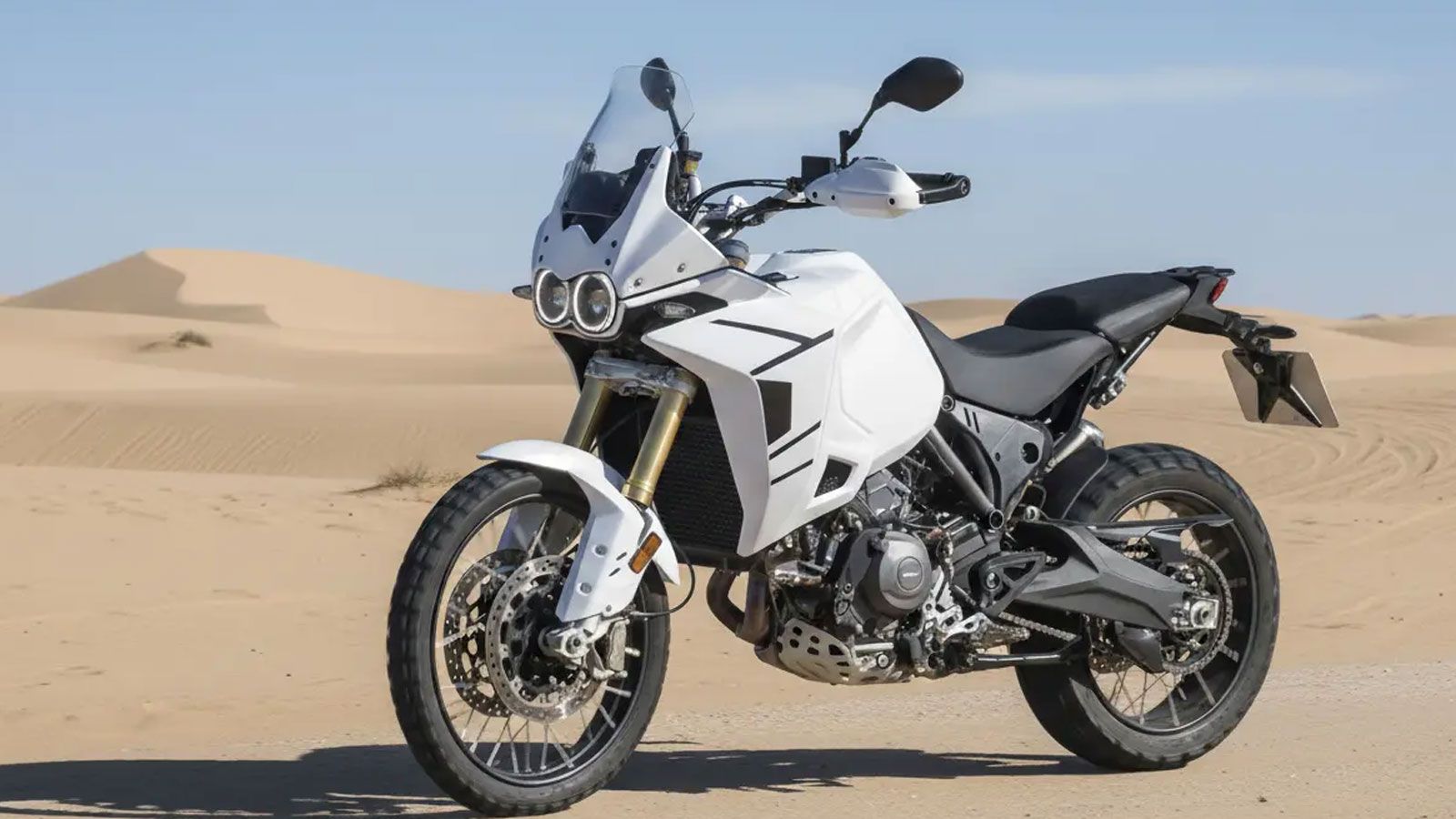 Η νέα Ducati DesertX 2026 ετοιμάζεται να παρουσιαστεί, με κατασκοπευτικές φωτογραφίες και αναφορές να δείχνουν ότι η εταιρεία δουλεύει πάνω στην αναβαθμισμένη έκδοση του μοντέλου. 