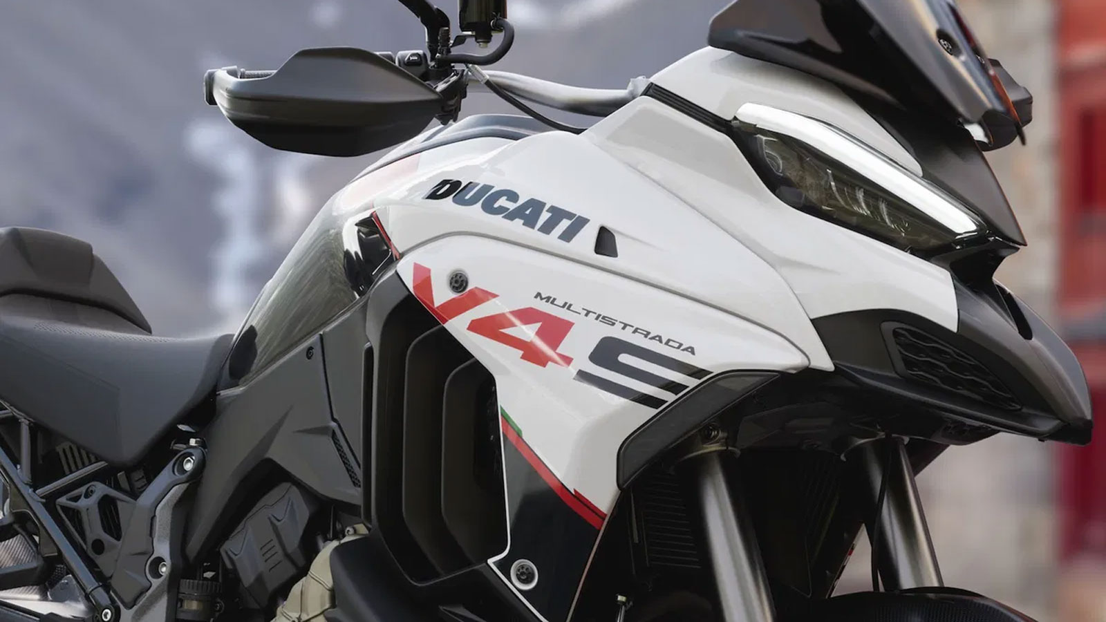 Η Ducati ανοίγει ένα νέο κεφάλαιο στην εξατομίκευση, παρουσιάζοντας το πρόγραμμα Ducati Factory Made, με τη Multistrada V4 να γίνεται το πρώτο μοντέλο που εντάσσεται σε αυτή τη φιλοσοφία.