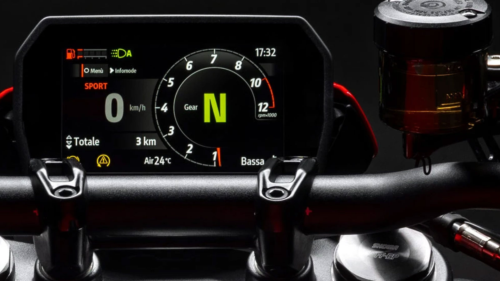 : Η TFT οθόνη 5 ιντσών -μεγαλύτερη κατά 16% σχέση με την προηγούμενη γενιά- προσφέρει πιο εύκολη ανάγνωση των πληροφοριών που. Διαθέτει αυτόματη προσαρμογή ημέρας-νύχτας, δύο μοτίβα απεικόνισης, Road 