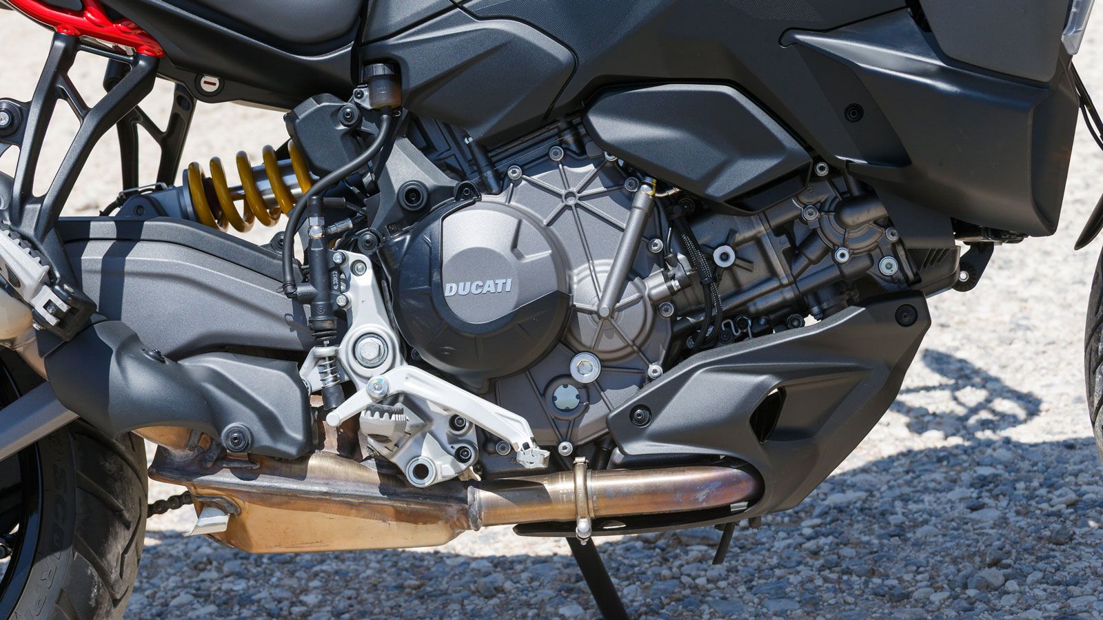 Ducati V2: Έτσι ονομάζεται ο νέος V2 κινητήρας 90° της ιταλικής μάρκας που είναι και ο ελαφρύτερος που έχει κατασκευάσει ποτέ στα μόλις 54 κιλά! Τοποθετείται γυρισμένος κατά 20° προς τα εμπρός για βελ