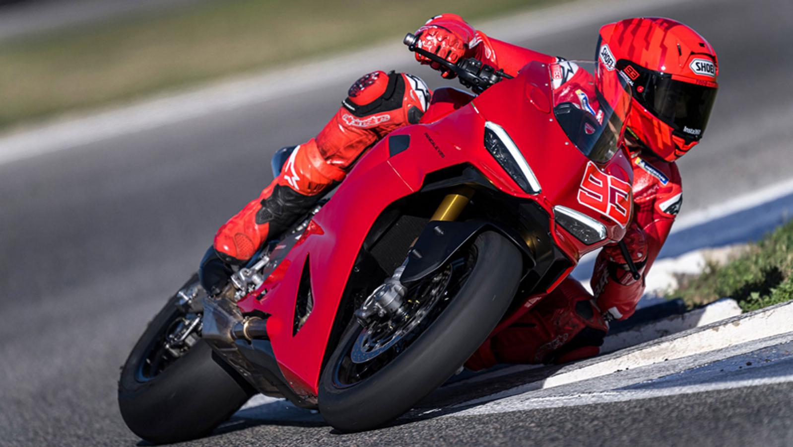 Η Ducati Panigale V2 S σηματοδοτεί ένα ιστορικό ορόσημο για τα δικύλινδρα supersport του Borgo Panigale. Για πρώτη φορά, δεν βασίζεται σε μεγαλύτερο μοντέλο Superbike, αλλά έχει εξελιχθεί εξΆ ολοκλήρο Η Ducati Panigale V2 S σηματοδοτεί ένα ιστορικό ορόσημο για τα δικύλινδρα supersport του Borgo Panigale. Για πρώτη φορά, δεν βασίζεται σε μεγαλύτερο μοντέλο Superbike, αλλά έχει εξελιχθεί εξΆ ολοκλήρο