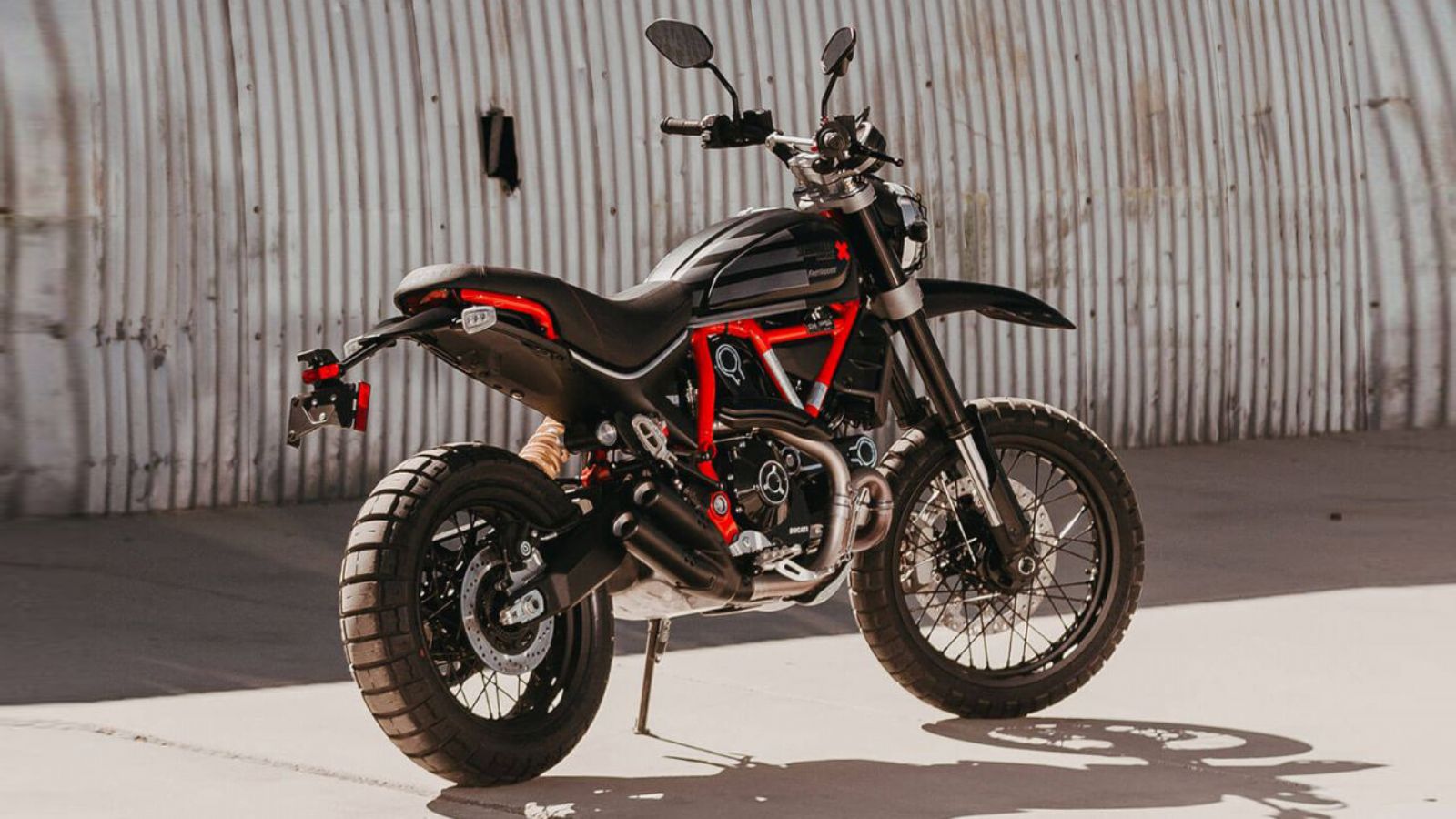 Νέο Ducati Desert Sled Fasthouse ducati scrambler desert sled red