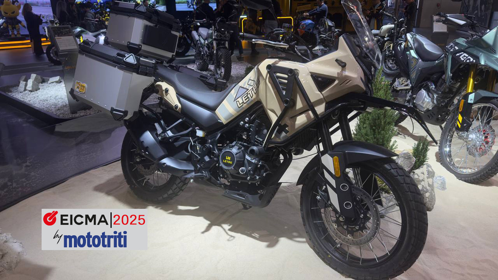 Στην EICMA του Μιλάνου συναντήσαμε για πρώτη φορά το LETBE 282, ένα φρέσκο adventure μοντέλο από την Κίνα που δείχνει να έχει σχεδιαστεί με σαφή προσανατολισμό στις πραγματικές ταξιδιωτικές ανάγκες. Στην EICMA του Μιλάνου συναντήσαμε για πρώτη φορά το LETBE 282, ένα φρέσκο adventure μοντέλο από την Κίνα που δείχνει να έχει σχεδιαστεί με σαφή προσανατολισμό στις πραγματικές ταξιδιωτικές ανάγκες.