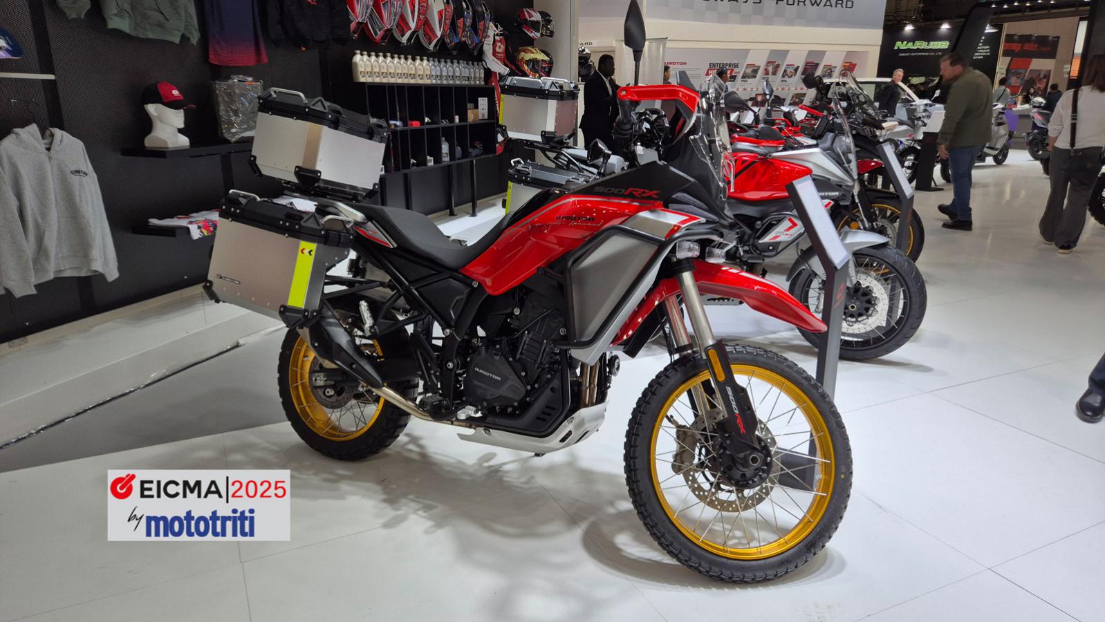 Η QJMotor συνεχίζει τη διεύρυνση της adventure γκάμας της, παρουσιάζοντας στην EICMA 2025 τη νέα SRT 450 RX. Η QJMotor συνεχίζει τη διεύρυνση της adventure γκάμας της, παρουσιάζοντας στην EICMA 2025 τη νέα SRT 450 RX.