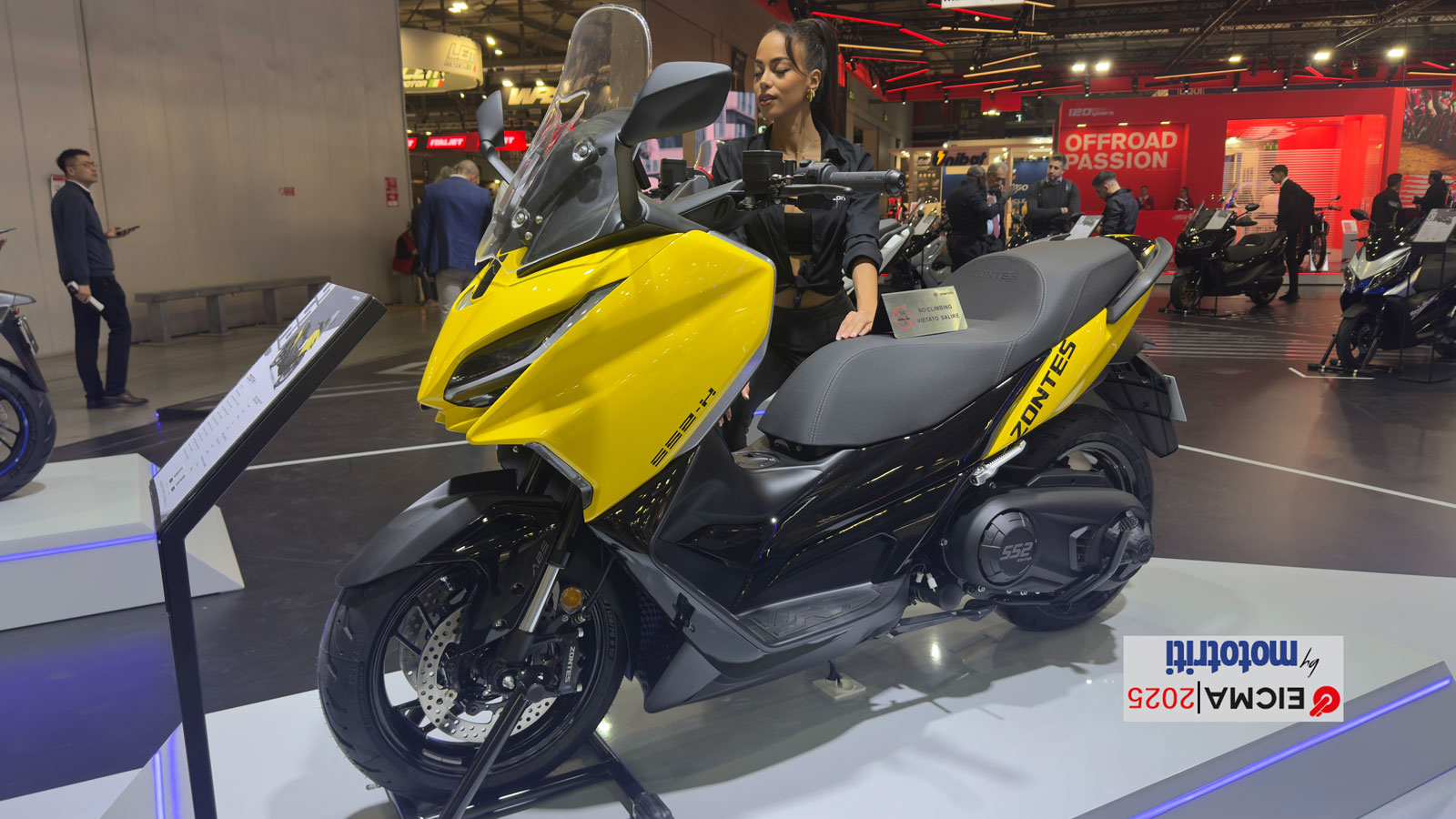 Στο περίπτερο της Zontes στη φετινή EICMA, η προσοχή στρέφεται στα νέα δικύλινδρα scooter που σηματοδοτούν μια εντελώς νέα κατεύθυνση για την εταιρεία.