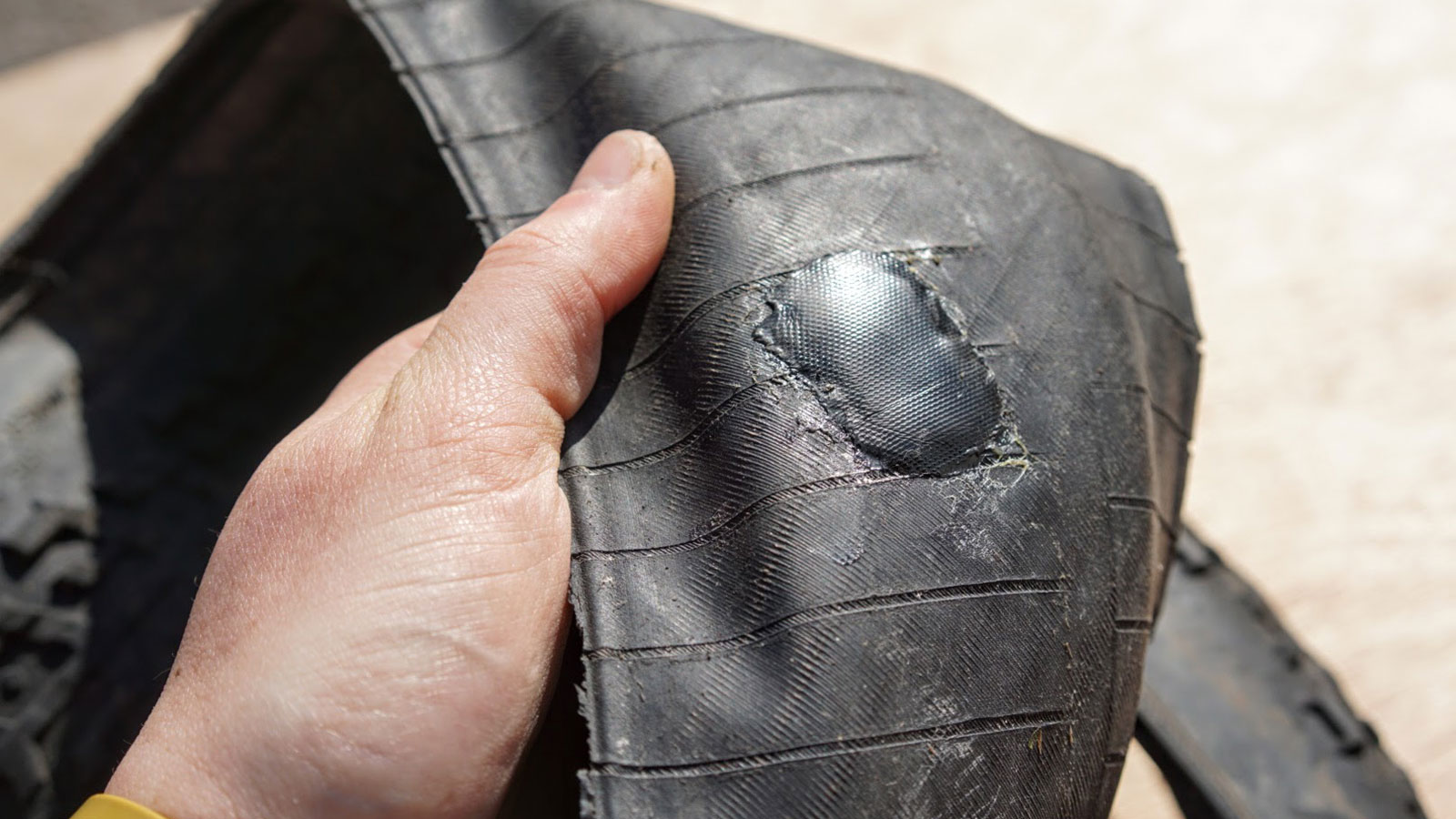 Πώς ένα απλό κιτ επισκευής ελαστικών σώζει την τσέπη και θα σας γλιτώσει από περιπέτειες Πώς ένα απλό κιτ επισκευής ελαστικών σώζει την τσέπη και θα σας γλιτώσει από περιπέτειες