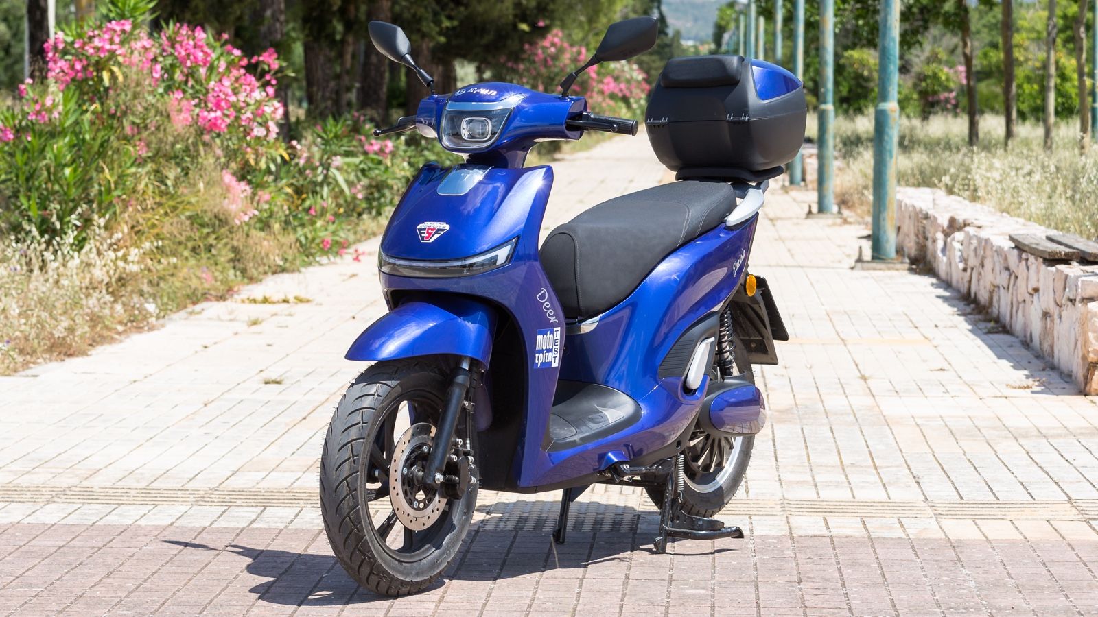 Εμφάνιση με λιτές γραμμές και διακριτικό σχεδιασμό χωρίς υπερβολές.