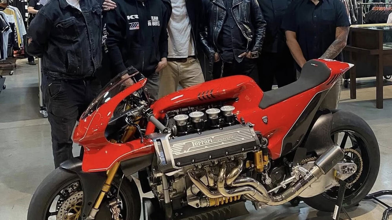 Υπάρχουν custom μοτοσυκλέτες, υπάρχουν hyperbikes και υπάρχουν και κάποιες δημιουργίες που μοιάζουν περισσότερο με μηχανολογικό παραλήρημα. Η Hazan Motorworks HF355 ανήκει ξεκάθαρα στην τελευταία κατη