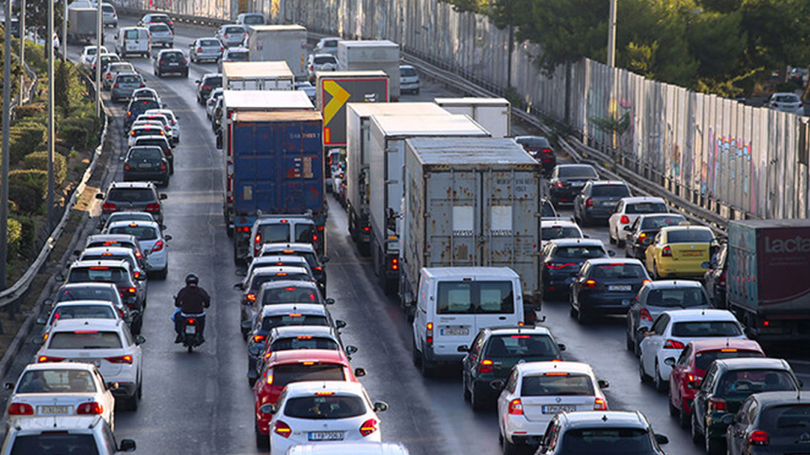 Ζεσταίνουν τις μηχανές των κινητοποιήσεων οι οδηγοί φορτηγών — Τι ζητούν από Κυρανάκη
