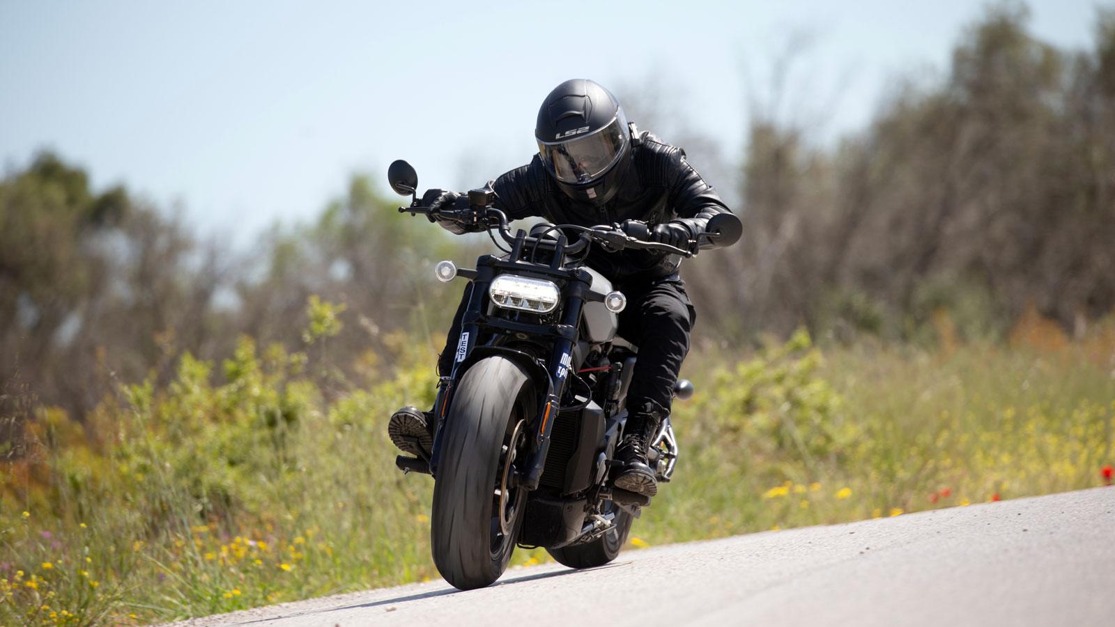 Η Harley-Davidson Sportster S 1250 δεν θυμίζει σε τίποτα τις κλασικές Sportster του παρελθόντος. Η Harley-Davidson Sportster S 1250 δεν θυμίζει σε τίποτα τις κλασικές Sportster του παρελθόντος.