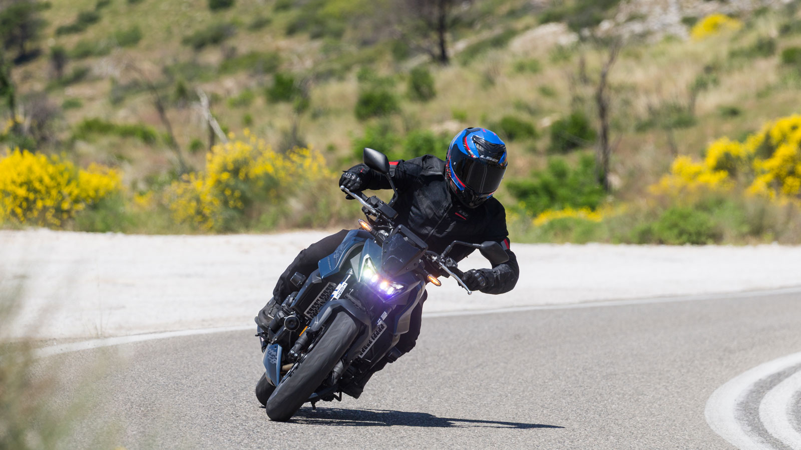 Honda CB750 Hornet - Με 92 ίππους, επαναστατικό E-Clutch και κορυφαίες επιδόσεις