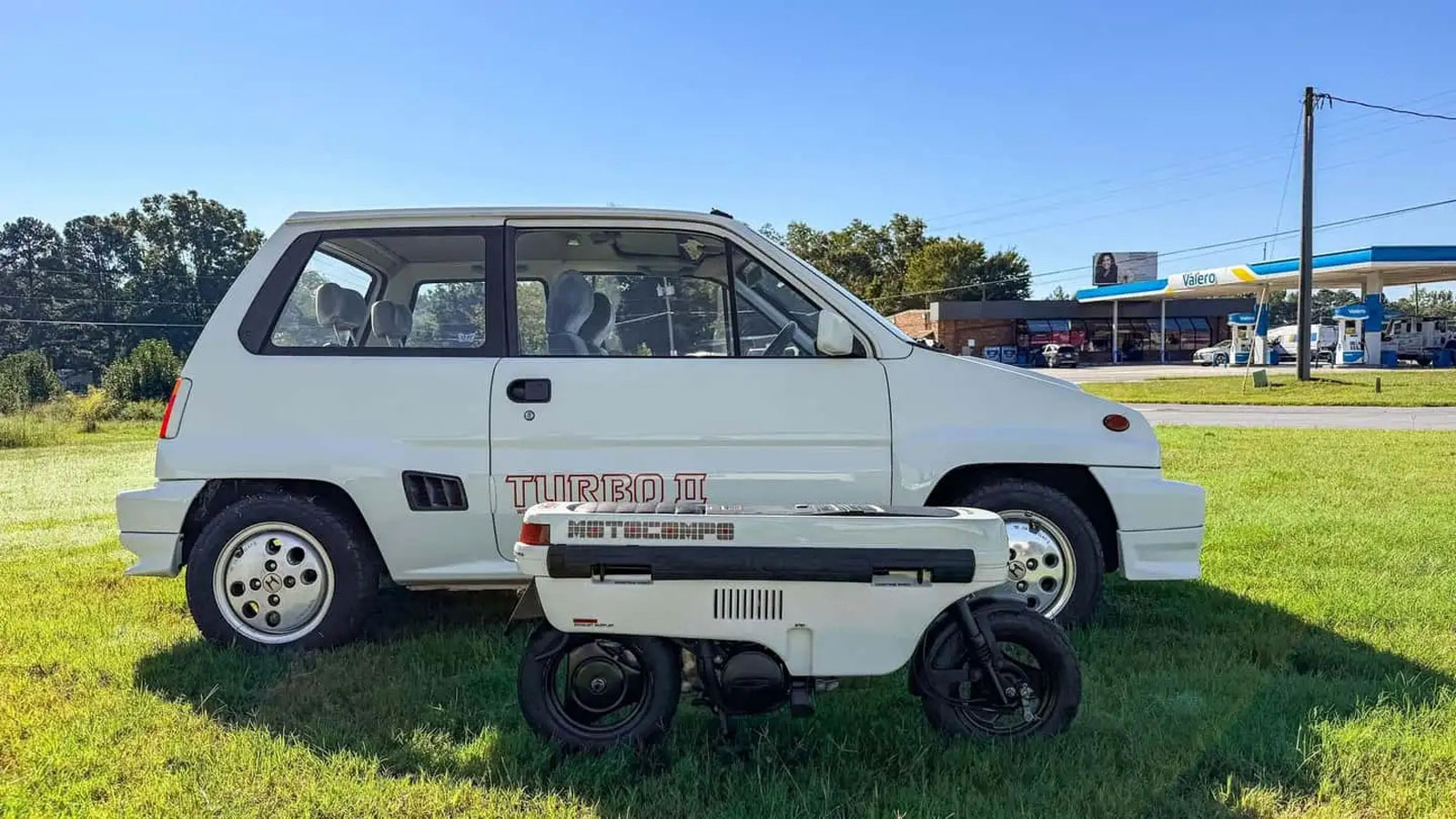 Ένα Honda City Turbo II του 1984 πωλείται μαζί με το Motocompo