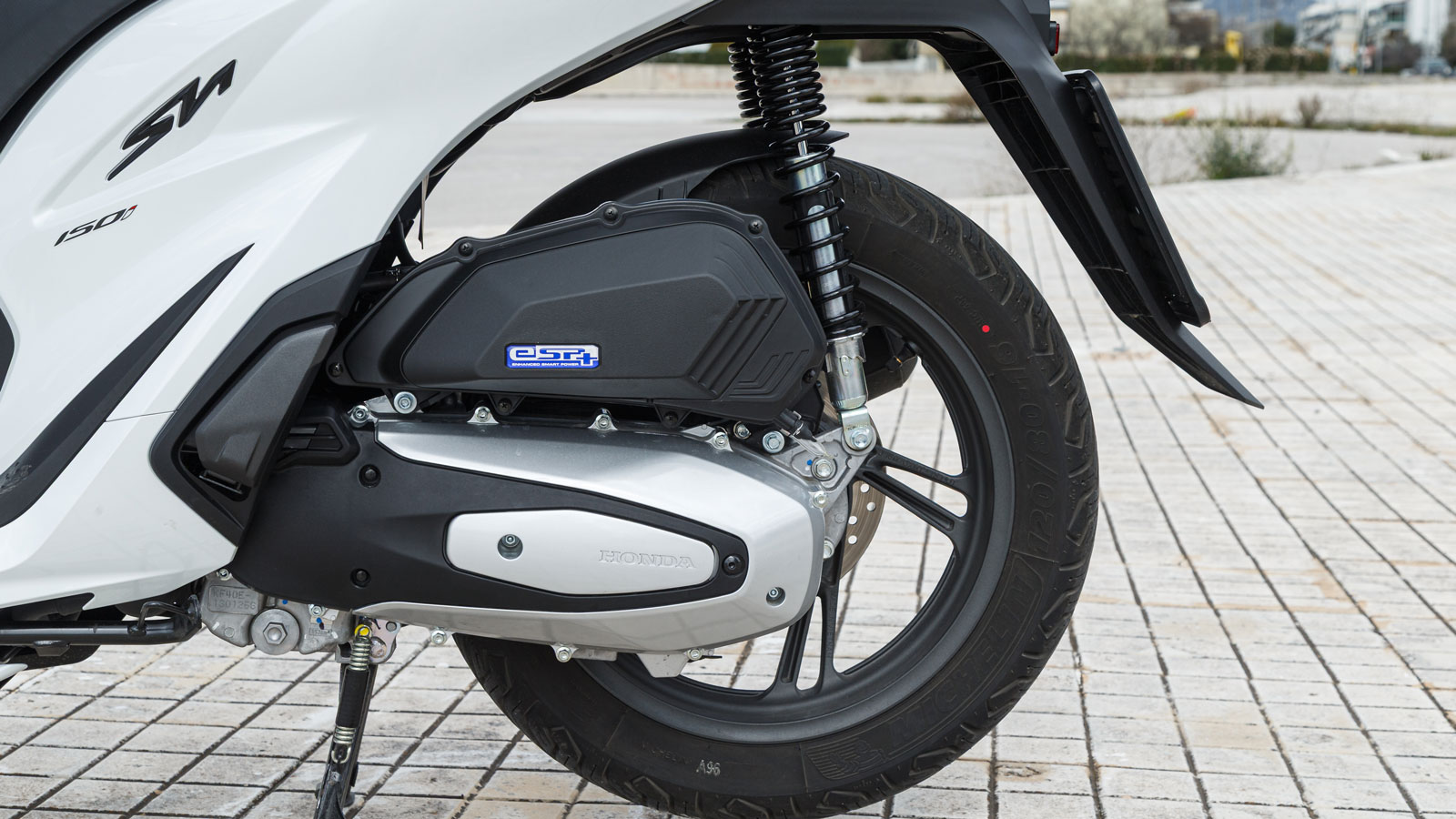 Ο κινητήρας που κινεί το νέο Honda SH150i είναι η εξελιγμένη μονάδα eSP+ (enhanced Smart Power), σχεδιασμένη για καλύτερη απόδοση και μειωμένη κατανάλωση σε σχέση με τον προηγούμενο 2-βάλβιδο κινητήρα