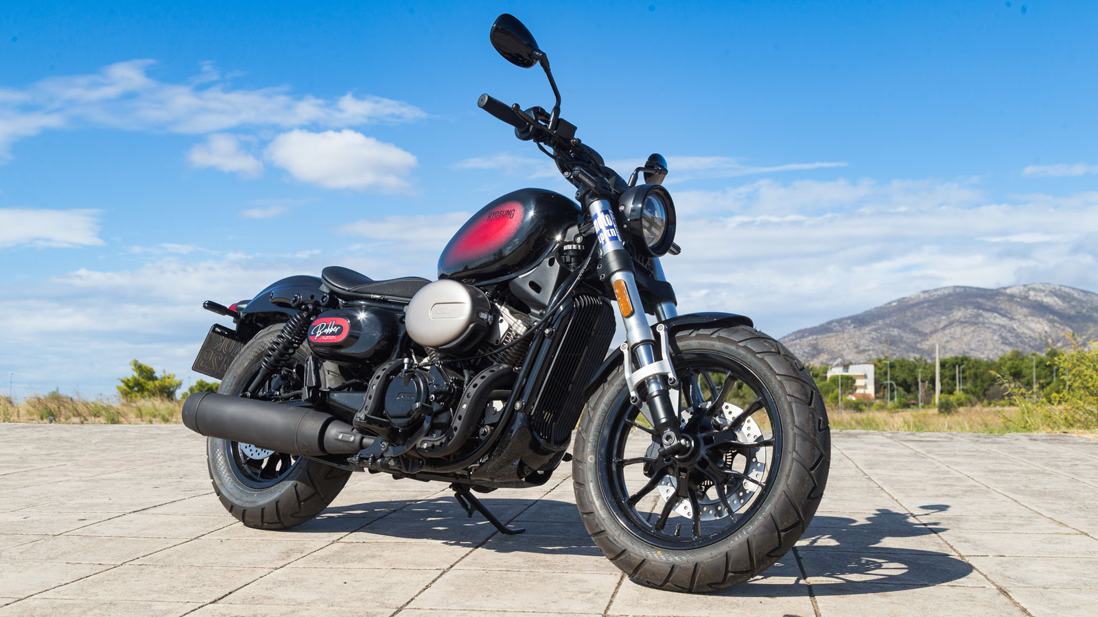 Η εμφάνιση του Bobber GV125 EVO Supreme είναι το πρώτο στοιχείο που τραβάει το βλέμμα και δικαιολογημένα.