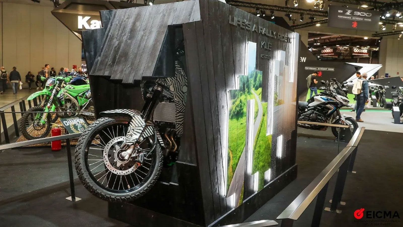 Η Kawasaki έδωσε στη δημοσιότητα ένα νέο teaser video για το επερχόμενο KLE, το οποίο φαίνεται να αποτελεί τη μεγάλη επιστροφή του ονόματος στη dual-sport κατηγορία. 