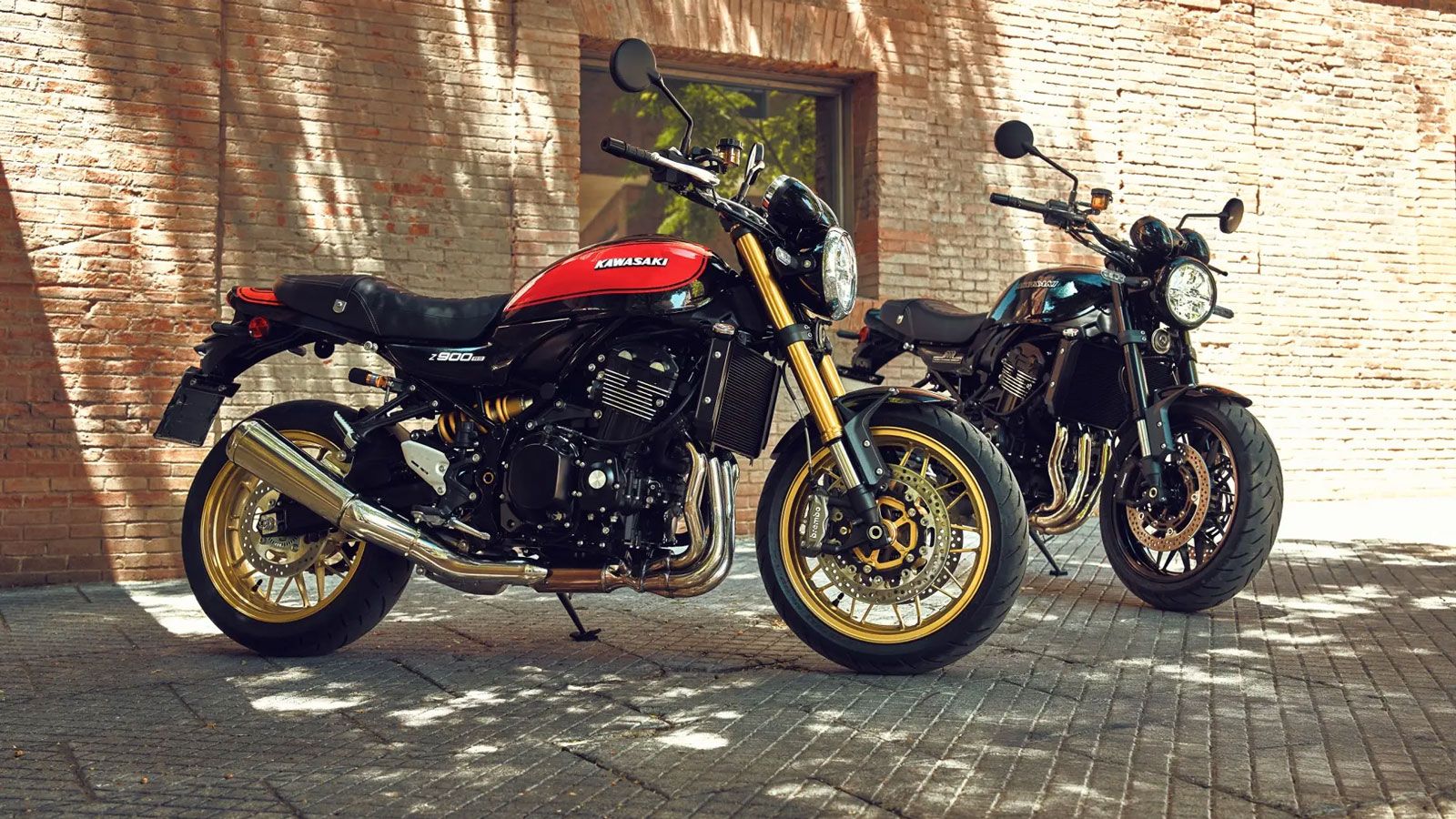 Η Kawasaki Z900 RS 2026 συνεχίζει να παντρεύει το παρελθόν με το παρόν, συνδυάζοντας τον νεο-ρετρό σχεδιασμό με τεχνολογία αιχμής. Η σιλουέτα παραμένει πιστή στην εμβληματική Z1, με στρογγυλό φανάρι,  Η Kawasaki Z900 RS 2026 συνεχίζει να παντρεύει το παρελθόν με το παρόν, συνδυάζοντας τον νεο-ρετρό σχεδιασμό με τεχνολογία αιχμής. Η σιλουέτα παραμένει πιστή στην εμβληματική Z1, με στρογγυλό φανάρι,
