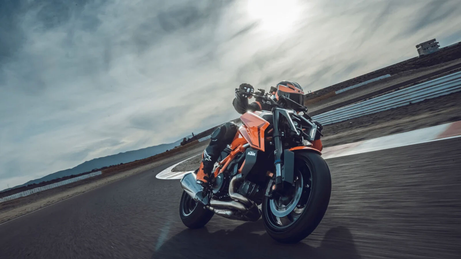 Η KTM δείχνει να αφήνει πίσω της τη δύσκολη διετία και να επιστρέφει δυναμικά, καθώς το πρώτο τρίμηνο του 2026 ξεκίνησε με ιδιαίτερα θετικά οικονομικά στοιχεία για την Bajaj Mobility AG, μητρική εταιρ Η KTM δείχνει να αφήνει πίσω της τη δύσκολη διετία και να επιστρέφει δυναμικά, καθώς το πρώτο τρίμηνο του 2026 ξεκίνησε με ιδιαίτερα θετικά οικονομικά στοιχεία για την Bajaj Mobility AG, μητρική εταιρ