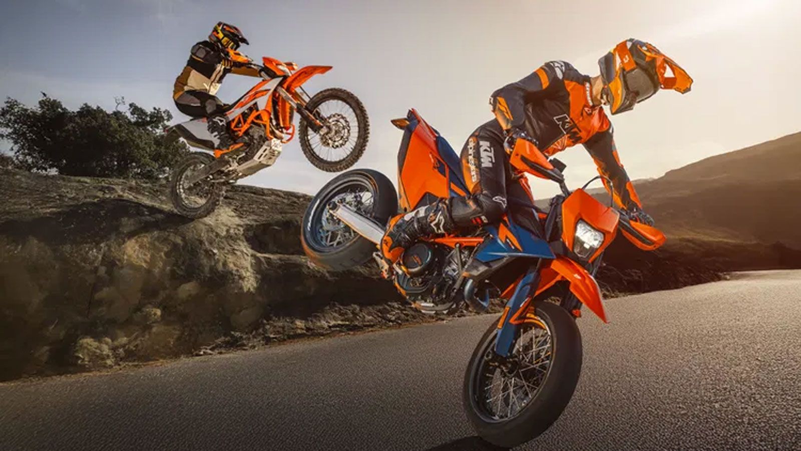 Η KTM ανεβάζει τον πήχη παρουσιάζοντας τις νέες 690 Enduro R και 690 SMC R, που εξοπλίζονται με τον πιο ισχυρό μονοκύλινδρο κινητήρα παραγωγής στον κόσμο.