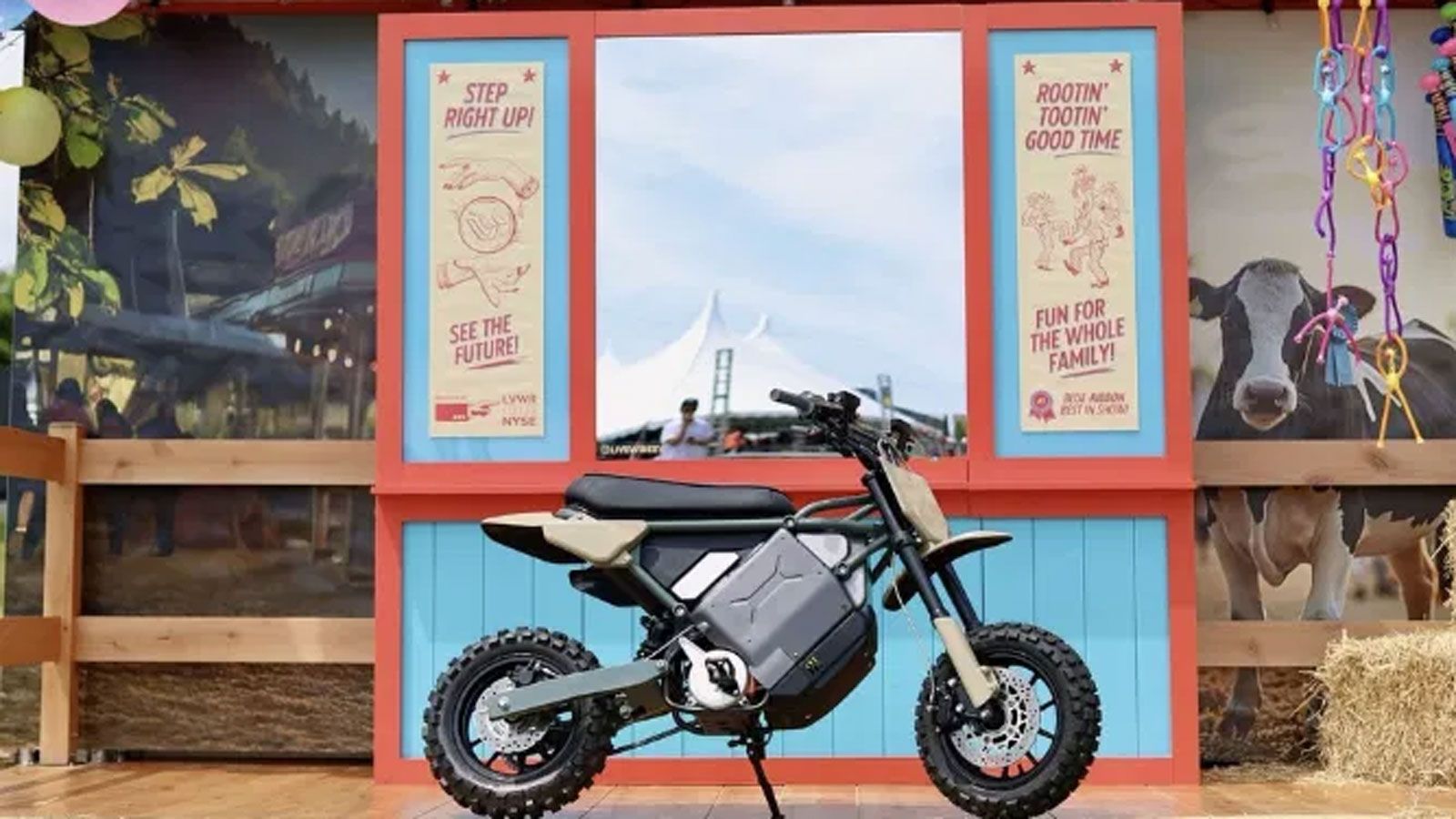 Η LiveWire, το ηλεκτρικό brand της Harley-Davidson, παρουσίασε δύο νέα ηλεκτρικά concepts στο μεγάλο event Harley-Davidson Homecoming στο Ουισκόνσιν. Η LiveWire, το ηλεκτρικό brand της Harley-Davidson, παρουσίασε δύο νέα ηλεκτρικά concepts στο μεγάλο event Harley-Davidson Homecoming στο Ουισκόνσιν.