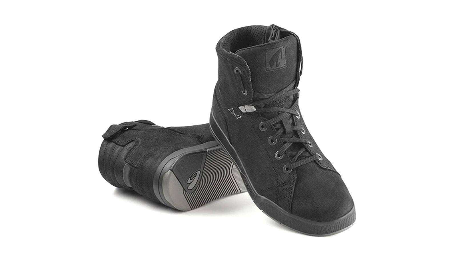 Forma Swift X Fit Dry: ένα αδιάβροχο, δερμάτινο μποτάκι ιδανικό για την καθημερινότητα, με σχεδιασμό που θα ικανοποιήσει απαιτητικούς στυλιστικά αναβάτες. 