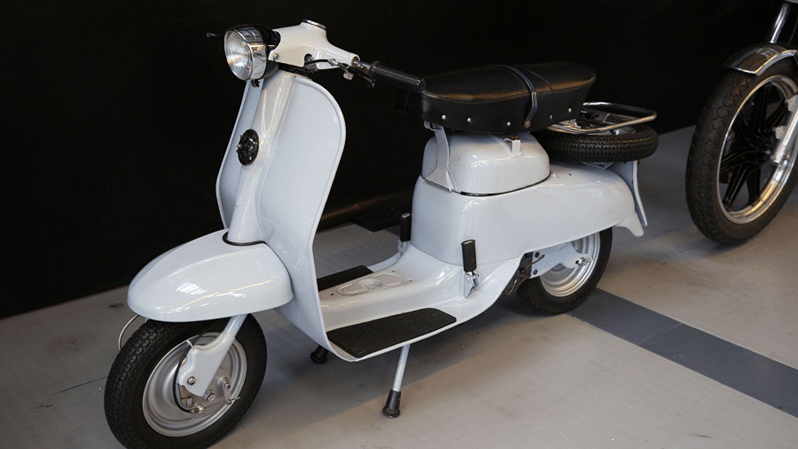 Πριν καθιερωθεί ως απόλυτη δύναμη στο trial, η Montesa αναζητούσε τον ρόλο της στον μεταπολεμικό κόσμο της μοτοσυκλέτας. Πριν καθιερωθεί ως απόλυτη δύναμη στο trial, η Montesa αναζητούσε τον ρόλο της στον μεταπολεμικό κόσμο της μοτοσυκλέτας.