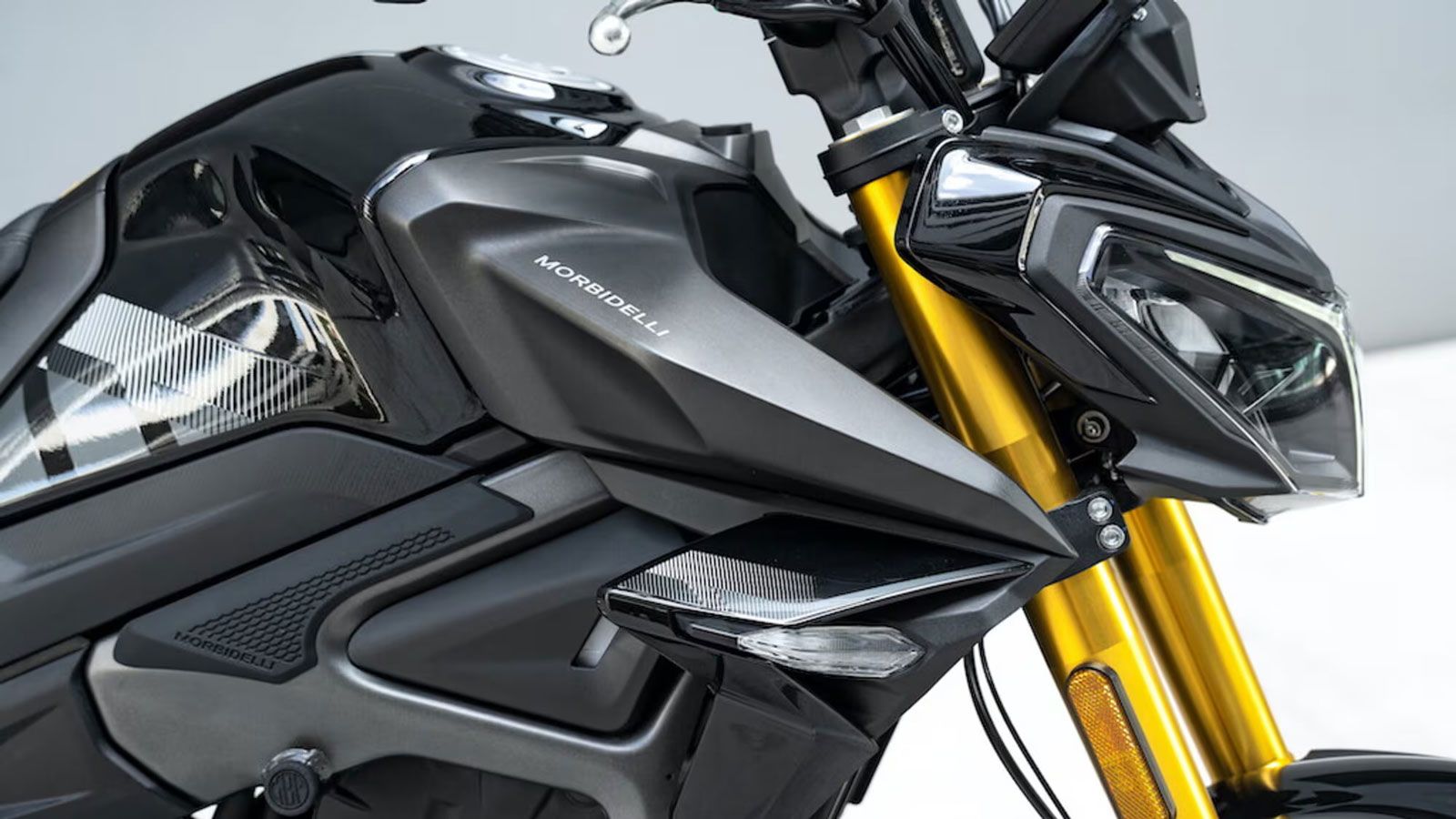 Η νέα Morbidelli F352 τοποθετείται στην κατηγορία των naked streetfighter με στόχο τη νέα γενιά μοτοσυκλετιστών που αναζητούν επιθετική σχεδίαση. Η νέα Morbidelli F352 τοποθετείται στην κατηγορία των naked streetfighter με στόχο τη νέα γενιά μοτοσυκλετιστών που αναζητούν επιθετική σχεδίαση.