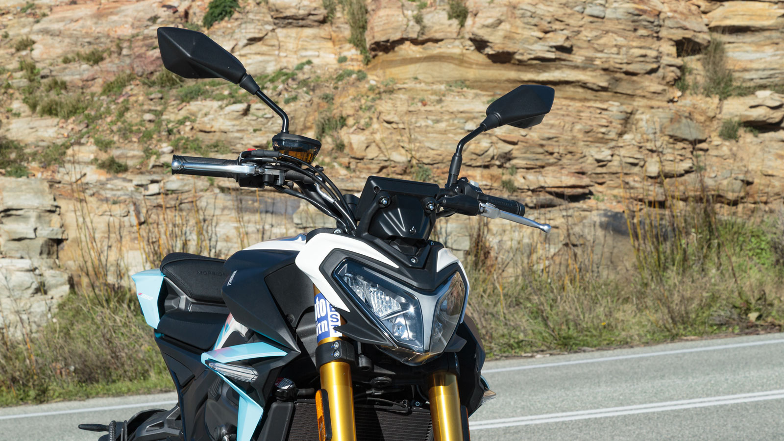 Η Morbidelli F352 τοποθετείται ξεκάθαρα στην κατηγορία των naked streetfighter, απευθυνόμενη κυρίως σε νεότερους αναβάτες που αναζητούν επιθετική εμφάνιση, sport χαρακτήρα και σύγχρονη τεχνολογία σε μ