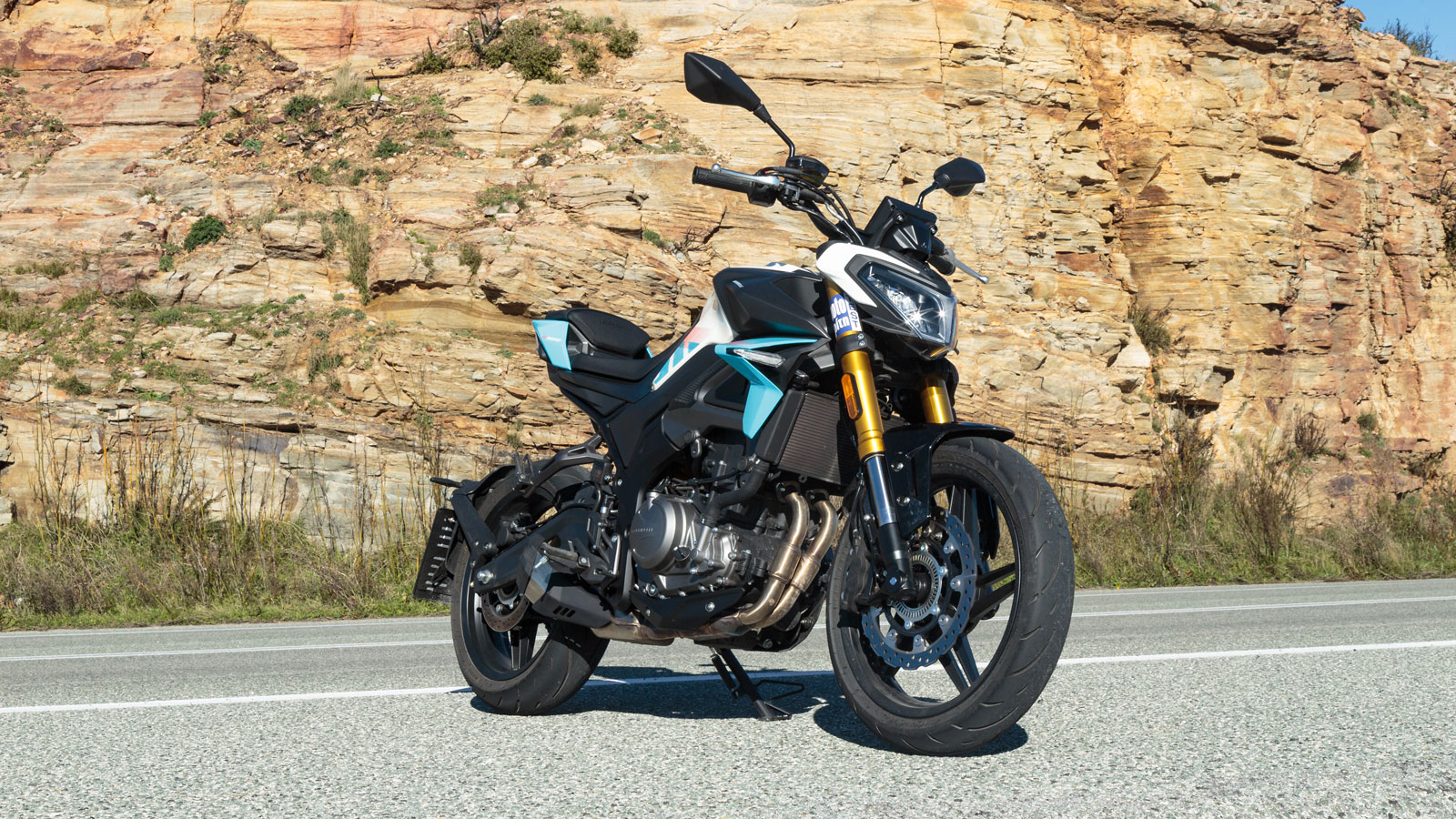 Συνδυάζοντας σύγχρονη εμφάνιση, σταθερή και προβλέψιμη οδική συμπεριφορά και εξοπλισμό που καλύπτει πλήρως τις ανάγκες της κατηγορίας, το F352 καταφέρνει να προσφέρει υψηλή αξία για τα χρήματά του, απ