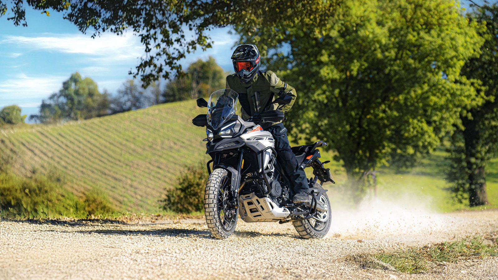 Το Morbidelli T1002VX έρχεται να ενισχύσει την παρουσία της ιταλικής εταιρείας στην κατηγορία των μεγάλων adventure μοτοσυκλετών, προσφέροντας συνδυασμό τεχνολογίας, απόδοσης και άνεσης. 