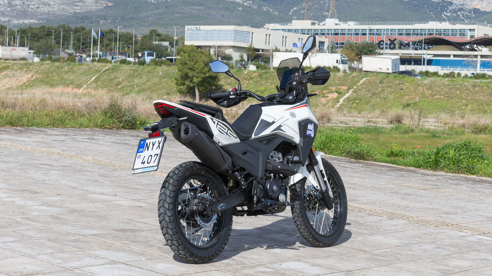 Με τιμή στα 2.950 ευρώ, το T 125X προσφέρει ένα ολοκληρωμένο και τίμιο πακέτο που απευθύνεται σε μεγάλο κοινό καθώς μπορεί να οδηγηθεί και με δίπλωμα αυτοκινήτου. Είναι μια επιλογή που δεν σε κερδίζει