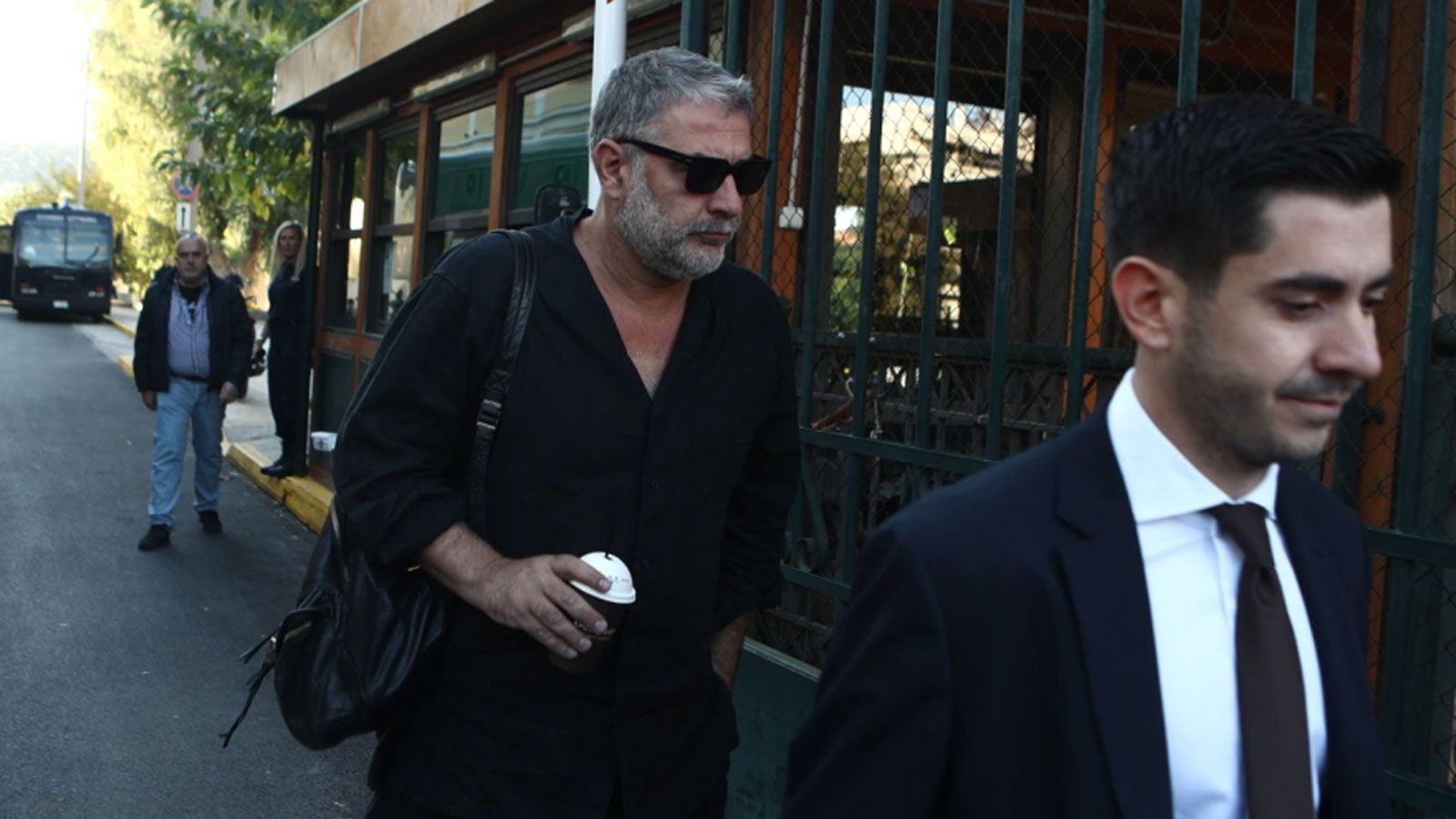 Το Μονομελές Αυτόφωρο Πλημμελειοδικείο έκρινε ένοχο τον Βασίλη Μπισμπίκη για το τροχαίο που προκάλεσε στις 27 Σεπτεμβρίου στη Φιλοθέη, όταν, μετά από νυχτερινή του έξοδο, συγκρούστηκε με σταθμευμένα α Το Μονομελές Αυτόφωρο Πλημμελειοδικείο έκρινε ένοχο τον Βασίλη Μπισμπίκη για το τροχαίο που προκάλεσε στις 27 Σεπτεμβρίου στη Φιλοθέη, όταν, μετά από νυχτερινή του έξοδο, συγκρούστηκε με σταθμευμένα α