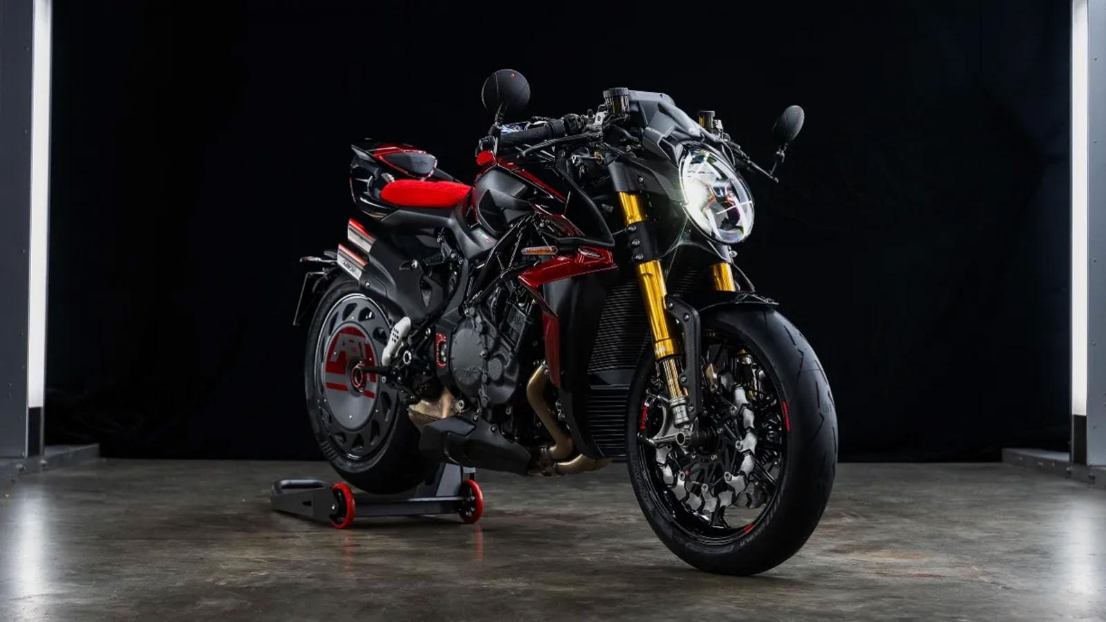 Η MV Agusta έκανε μια ακραία συνεργασία με την ABT και γεννήθηκε ένα τέρας! Η MV Agusta έκανε μια ακραία συνεργασία με την ABT και γεννήθηκε ένα τέρας!