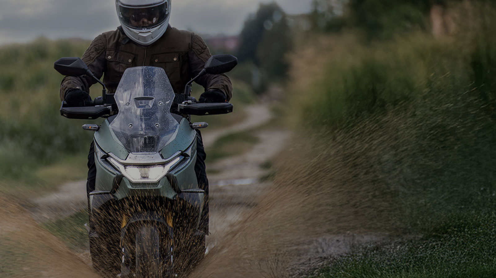 Adventure σχεδίαση, bull bar και χώρο για full-face κράνος Adventure σχεδίαση, bull bar και χώρο για full-face κράνος