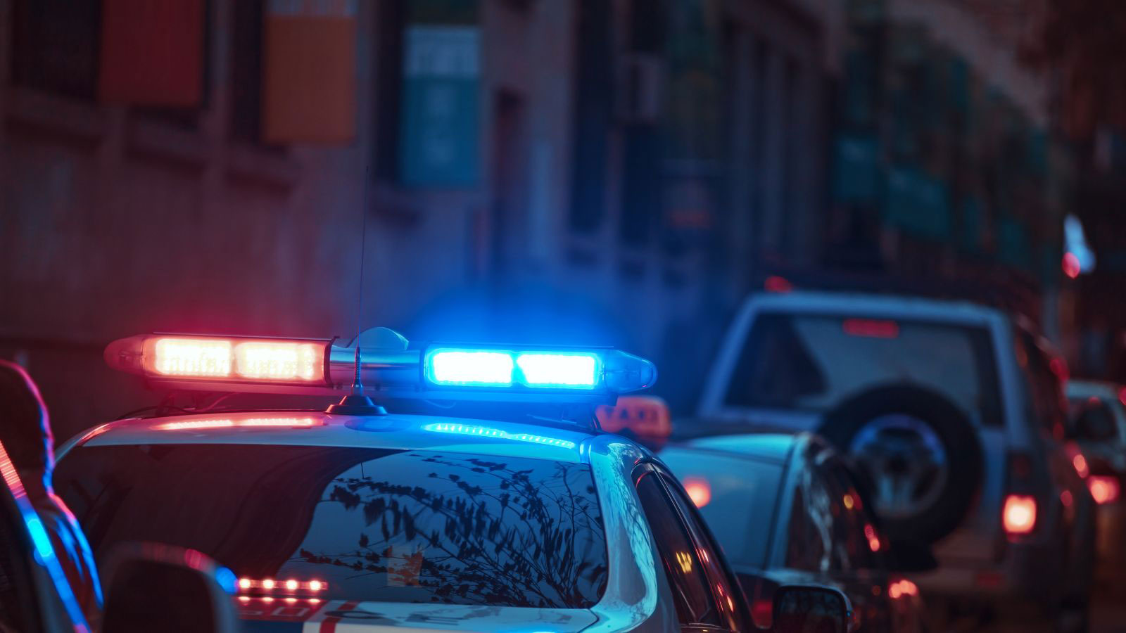 Σοκ προκαλούν οι λεπτομέρειες πίσω από τον θάνατο του 58χρονου οδηγού στον Νέο Κόσμο. Ο 29χρονος που είχε προσαχθεί από τις Αρχές ομολόγησε ότι ξυλοκόπησε τον άνδρα, μετά από καβγά που ξεκίνησε επειδή