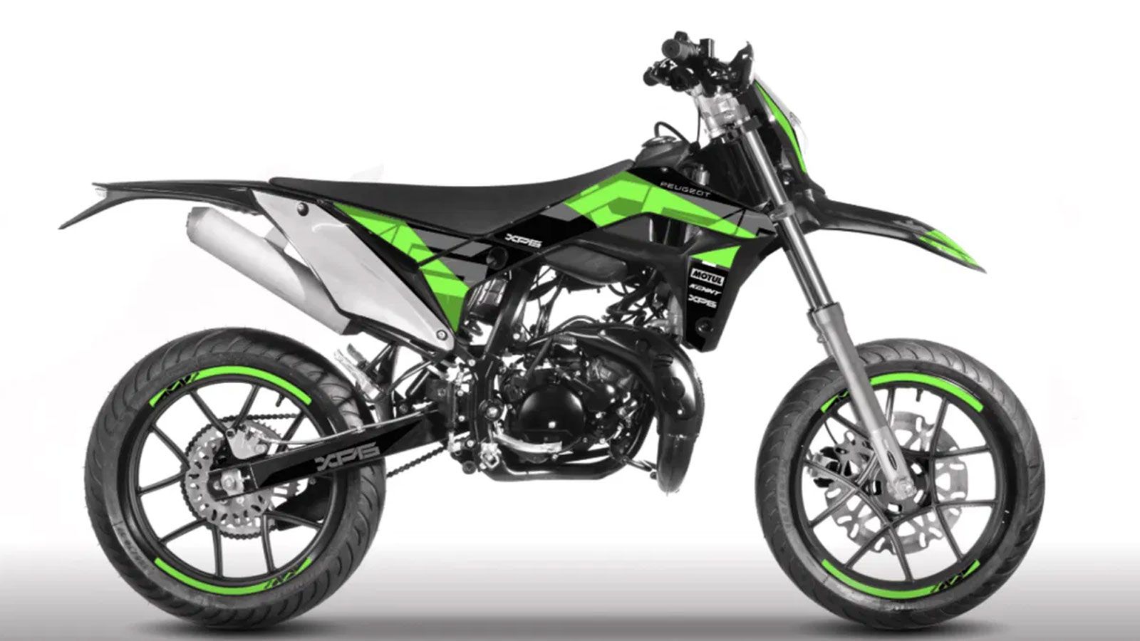 Η Peugeot Motorcycles επαναφέρει στο προσκήνιο τα παραδοσιακά 50άρια με κιβώτιο, παρουσιάζοντας το ολοκαίνουργιο XP6 50cc. Το νέο μοντέλο, που αναπτύχθηκε σε συνεργασία με τη Sherco, συνδυάζει το νεαν Η Peugeot Motorcycles επαναφέρει στο προσκήνιο τα παραδοσιακά 50άρια με κιβώτιο, παρουσιάζοντας το ολοκαίνουργιο XP6 50cc. Το νέο μοντέλο, που αναπτύχθηκε σε συνεργασία με τη Sherco, συνδυάζει το νεαν
