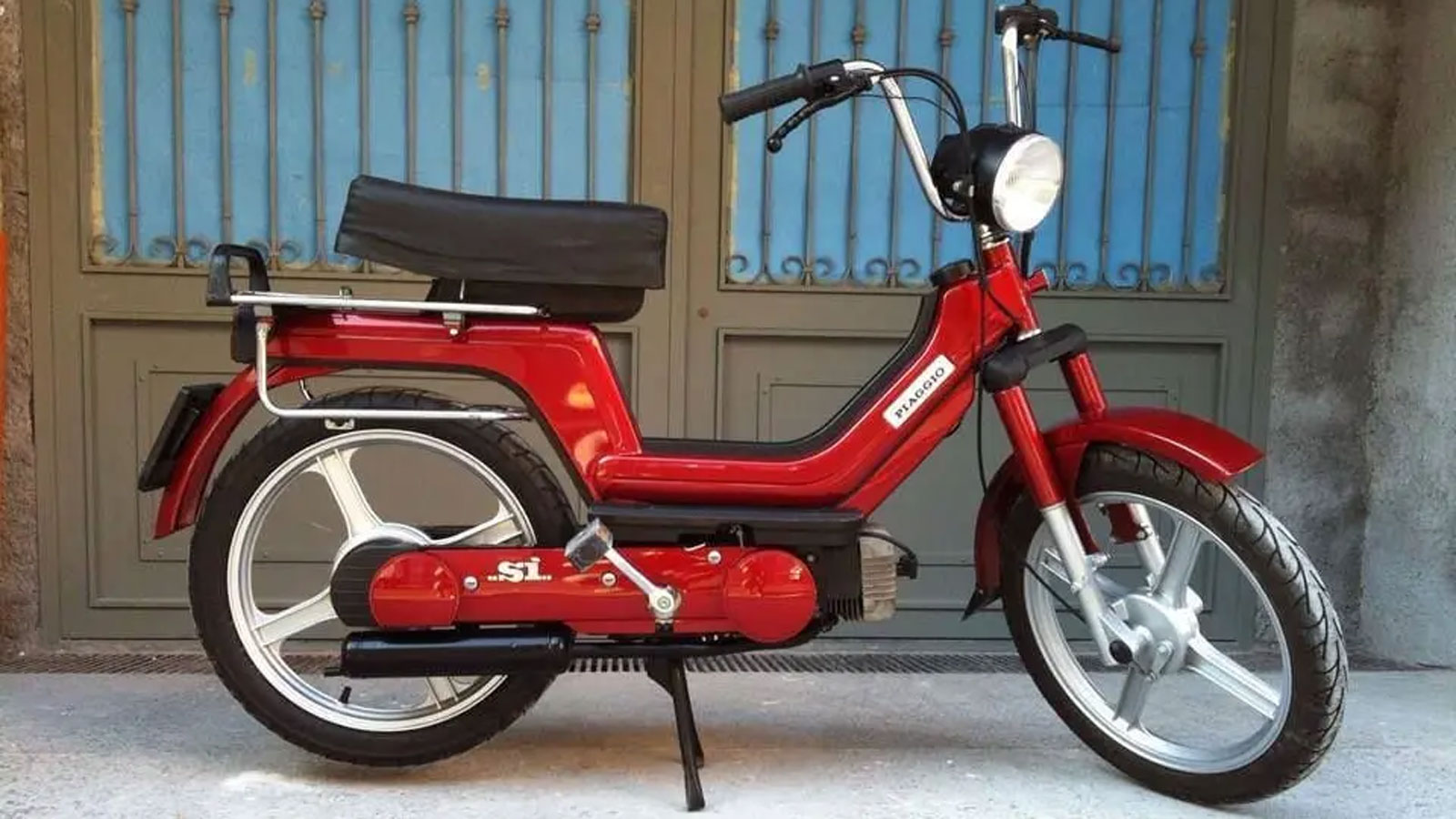 Στα τέλη της δεκαετίας του 70, η Piaggio είχε ήδη κατακτήσει την ευρωπαϊκή αγορά των μοτοποδηλάτων με το θρυλικό Piaggio Ciao. Φθηνό, απλό και σχεδόν άφθαρτο, το Ciao είχε γίνει μέρος της καθημερινότη Στα τέλη της δεκαετίας του 70, η Piaggio είχε ήδη κατακτήσει την ευρωπαϊκή αγορά των μοτοποδηλάτων με το θρυλικό Piaggio Ciao. Φθηνό, απλό και σχεδόν άφθαρτο, το Ciao είχε γίνει μέρος της καθημερινότη
