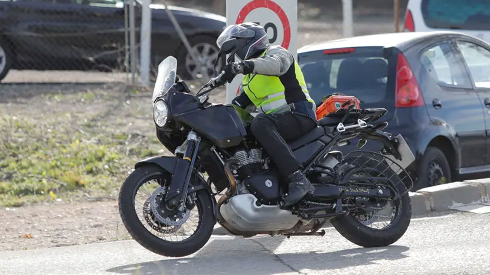 Η Royal Enfield Himalayan 750 προετοιμάζεται για την τελική ευθεία προς την παραγωγή, σύμφωνα με υψηλόβαθμα στελέχη της εταιρείας. 