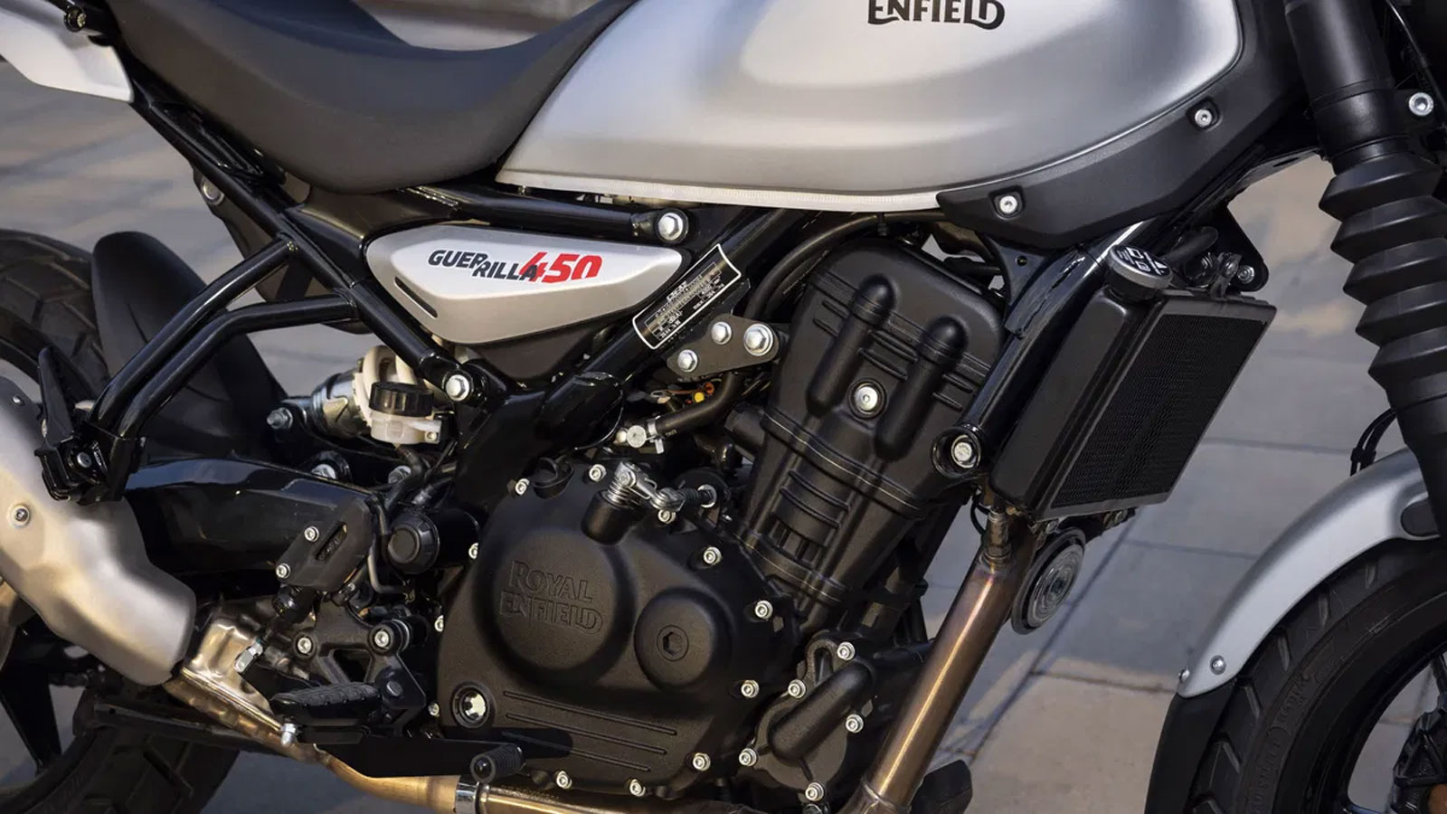 Η Royal Enfield φαίνεται πως ετοιμάζει μια ανανεωμένη έκδοση της Guerrilla 450, με την πρώτη παρουσίαση μοντέλου της εταιρείας για το 2026 να πλησιάζει. 