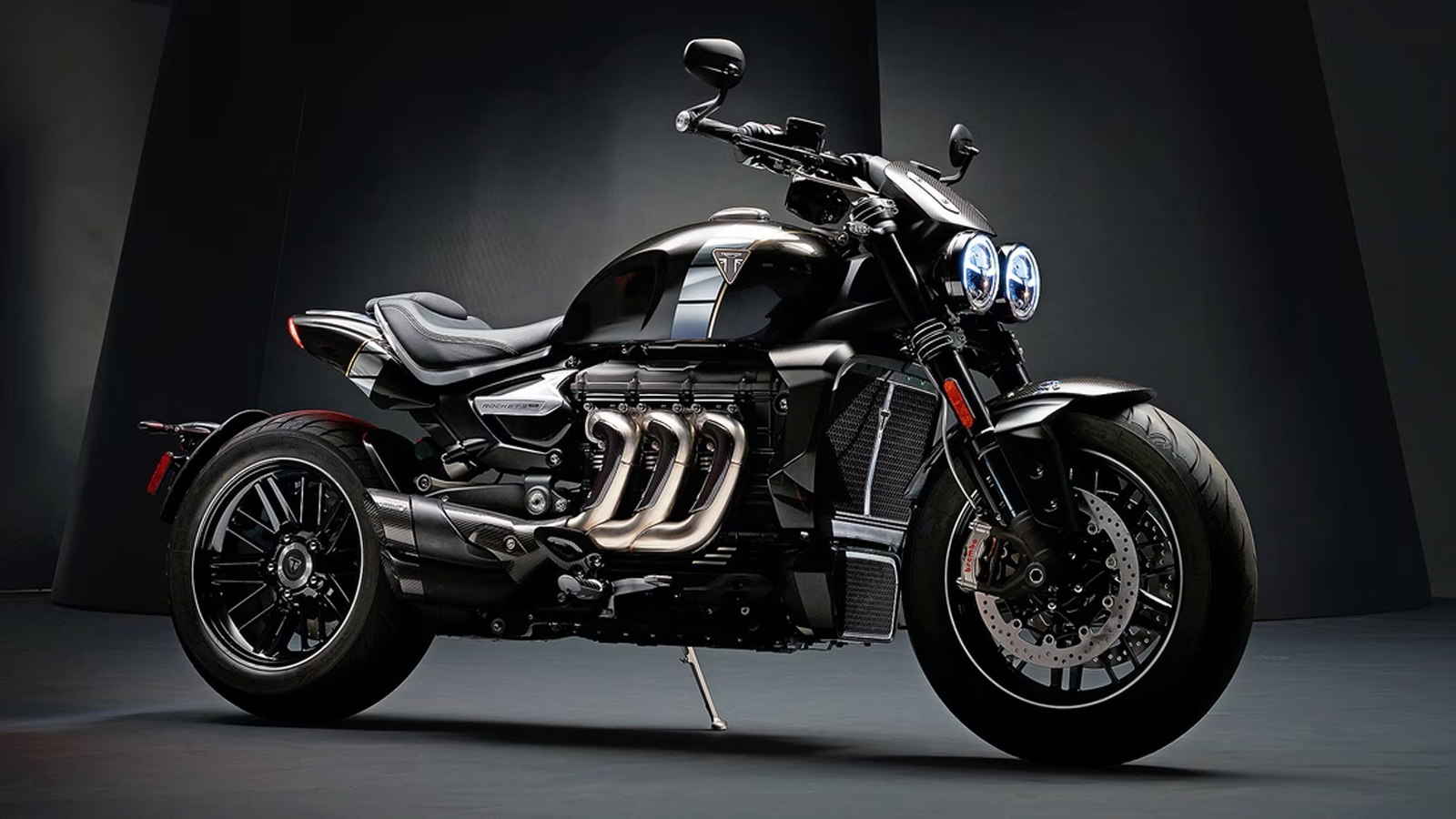 Triumph Rocket III Storm GT και R Ωδή στην ωμή δύναμη triumph