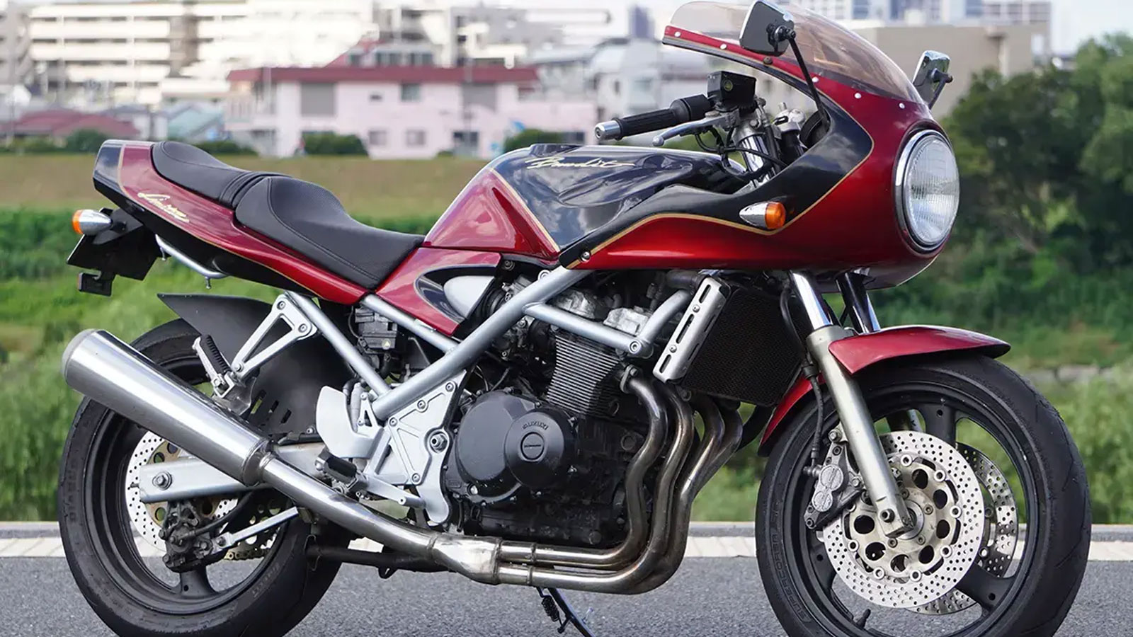 Η Bandit 400 Limited εξοπλιζόταν με τετρακύλινδρο εν σειρά κινητήρα 398 κ.εκ., υγρόψυκτο, 16βάλβιδο, με απόδοση περίπου 59 ίππων και ροπή 3,87 kgm .