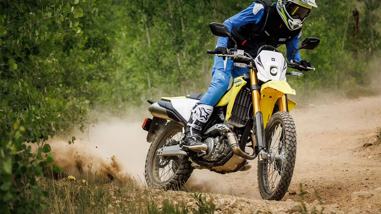 Η επιστροφή της DR-Z είναι γεγονός και η Suzuki δεν αρκείται στη νοσταλγία. Με τις νέες DR-Z4S (enduro) και DR-Z4SM (supermoto) για το 2025, φέρνει δύο μοντέλα με κλασικό χαρακτήρα και μοντέρνο, ευρωπ Η επιστροφή της DR-Z είναι γεγονός και η Suzuki δεν αρκείται στη νοσταλγία. Με τις νέες DR-Z4S (enduro) και DR-Z4SM (supermoto) για το 2025, φέρνει δύο μοντέλα με κλασικό χαρακτήρα και μοντέρνο, ευρωπ