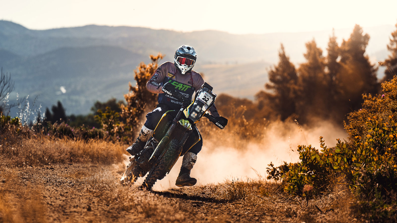 Το νέο Suzuki DR-Z4S μπήκε κατευθείαν στα βαθιά και ανέβηκε στο βάθρο! Το νέο Suzuki DR-Z4S μπήκε κατευθείαν στα βαθιά και ανέβηκε στο βάθρο!