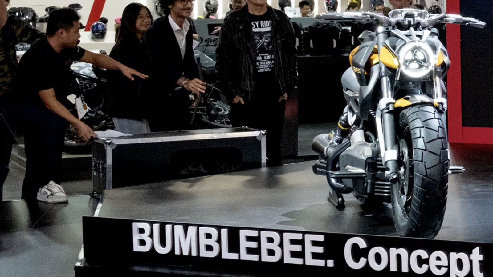 SWM Bumblebee: Μια μίξη Δικαστή Dredd και Transformer - Αφήνει ανοιχτό το ενδεχόμενο παραγωγής SWM Bumblebee: Μια μίξη Δικαστή Dredd και Transformer - Αφήνει ανοιχτό το ενδεχόμενο παραγωγής