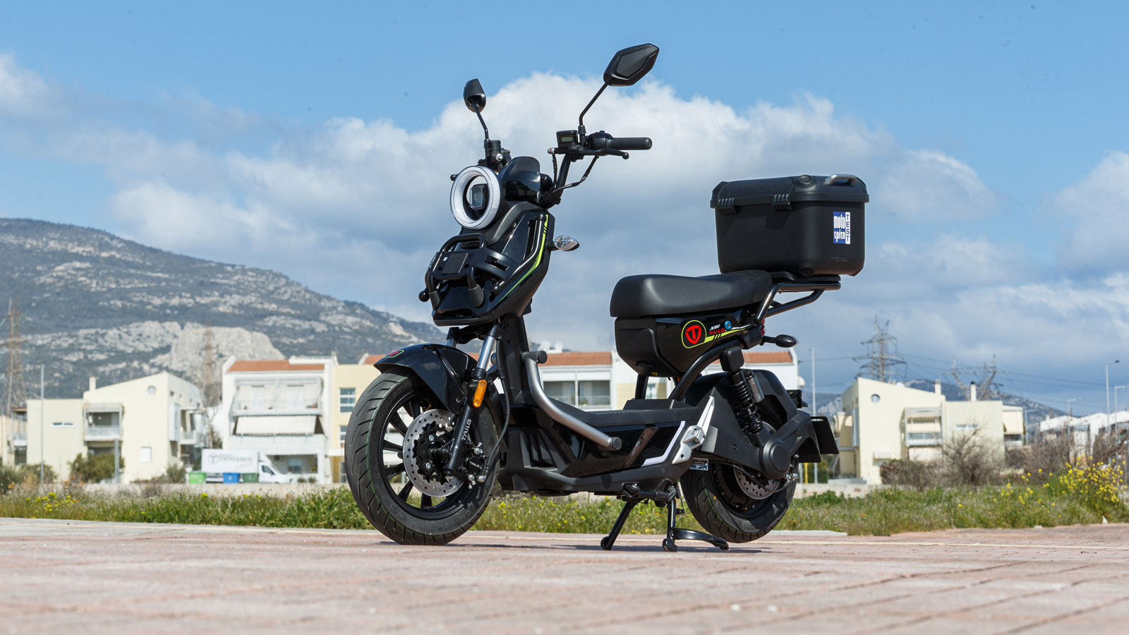 Η εμφάνιση του TAILG X51 είναι από τα στοιχεία που το κάνουν να ξεχωρίζει άμεσα μέσα στην κατηγορία των μικρών ηλεκτρικών scooter. 
