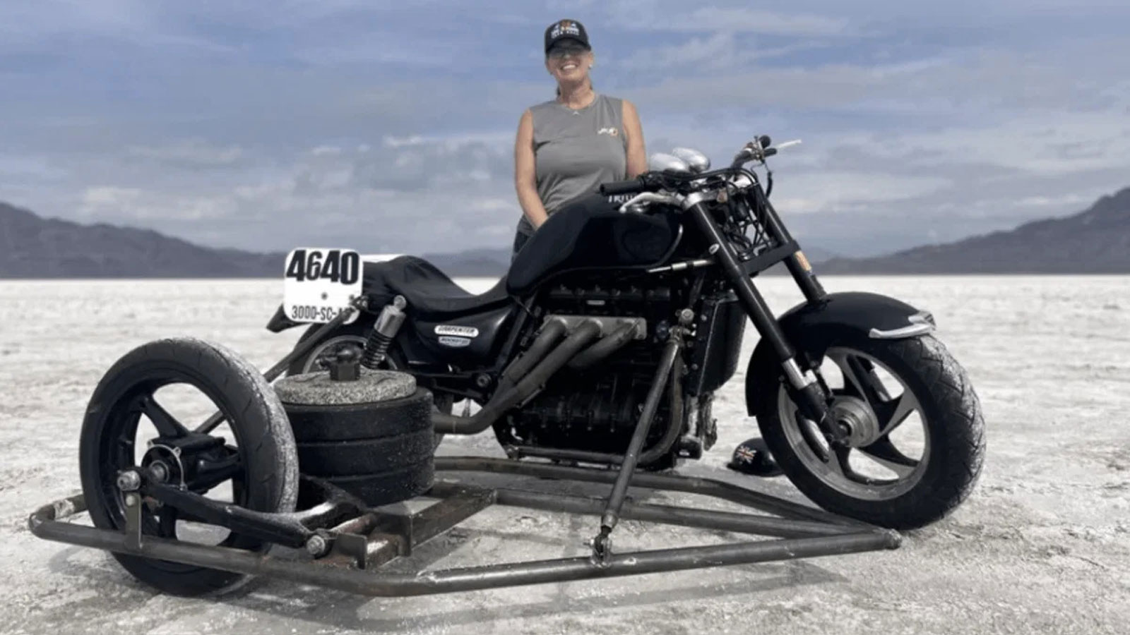Triumph Rocket III με sidecar έγραψε 235 χλμ./ώρα και νέο παγκόσμιο ρεκόρ Triumph Rocket III με sidecar έγραψε 235 χλμ./ώρα και νέο παγκόσμιο ρεκόρ