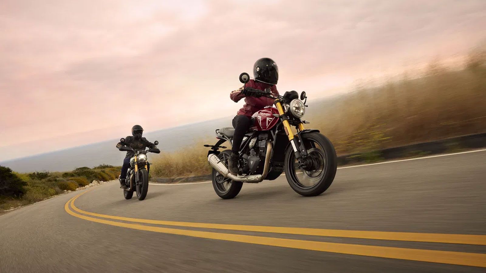Η Triumph φαίνεται να ετοιμάζεται για την παγκόσμια αποκάλυψη της Thruxton 400 μέσα στον Αύγουστο του 2025. Η Triumph φαίνεται να ετοιμάζεται για την παγκόσμια αποκάλυψη της Thruxton 400 μέσα στον Αύγουστο του 2025.