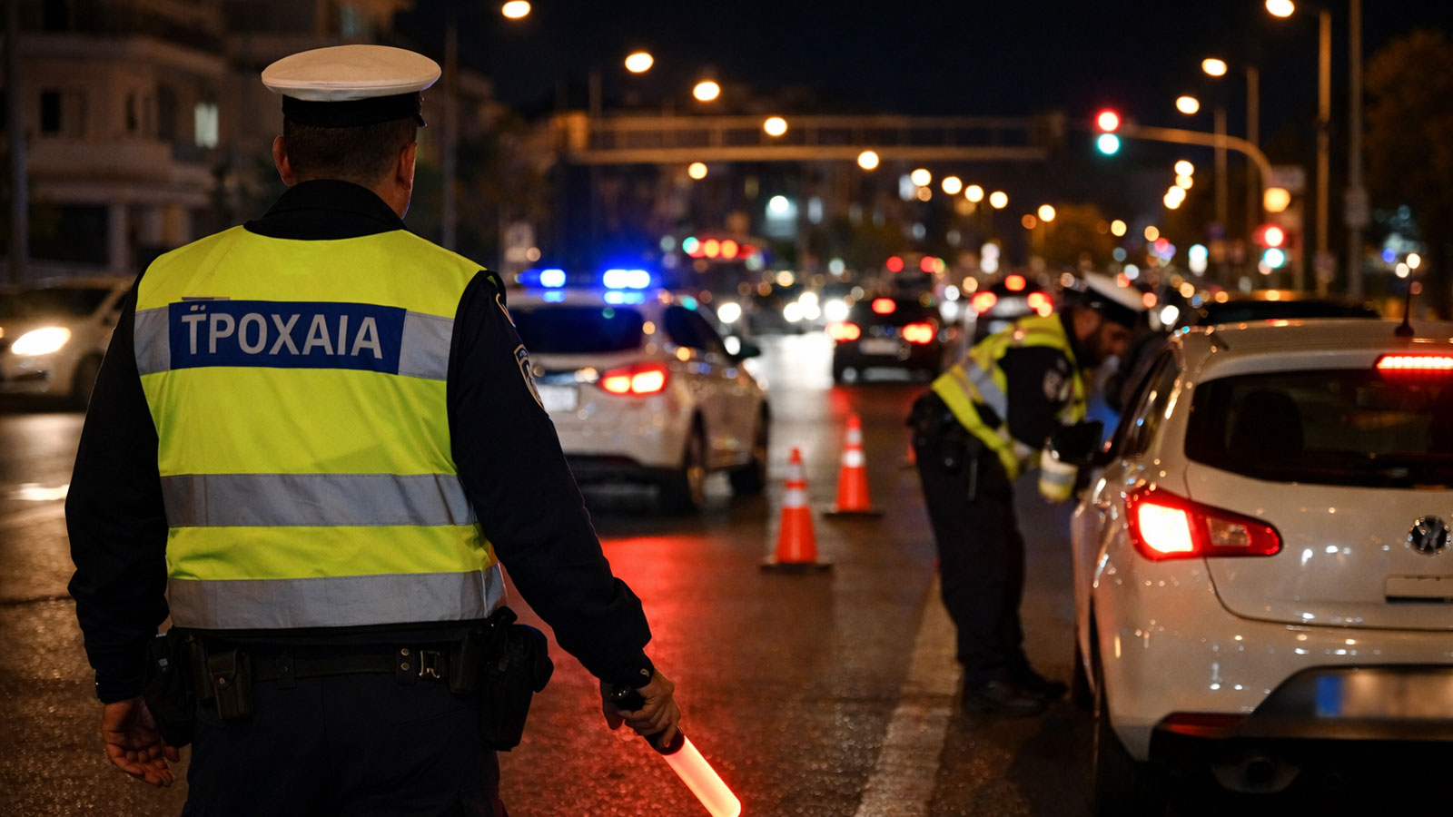 Μια απάντηση με αντιφάσεις, υπερβολικές λεπτομέρειες ή εμφανές άγχος μπορεί να οδηγήσει σε περαιτέρω διερεύνηση. Για τον λόγο αυτό, οι ειδικοί συνιστούν ψυχραιμία, ευγένεια και σύντομες, σαφείς απαντή Μια απάντηση με αντιφάσεις, υπερβολικές λεπτομέρειες ή εμφανές άγχος μπορεί να οδηγήσει σε περαιτέρω διερεύνηση. Για τον λόγο αυτό, οι ειδικοί συνιστούν ψυχραιμία, ευγένεια και σύντομες, σαφείς απαντή